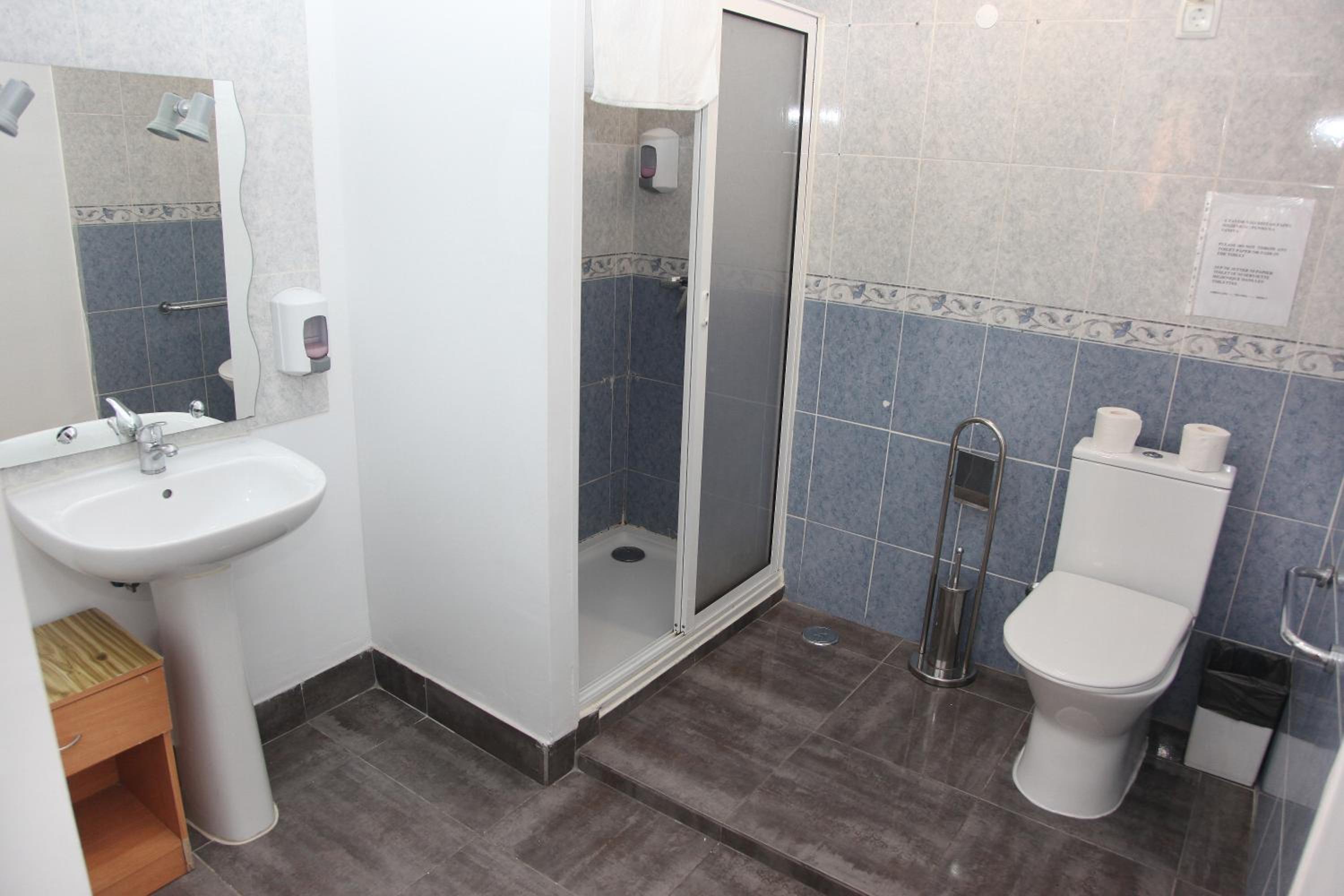 Double Room - Photo 7