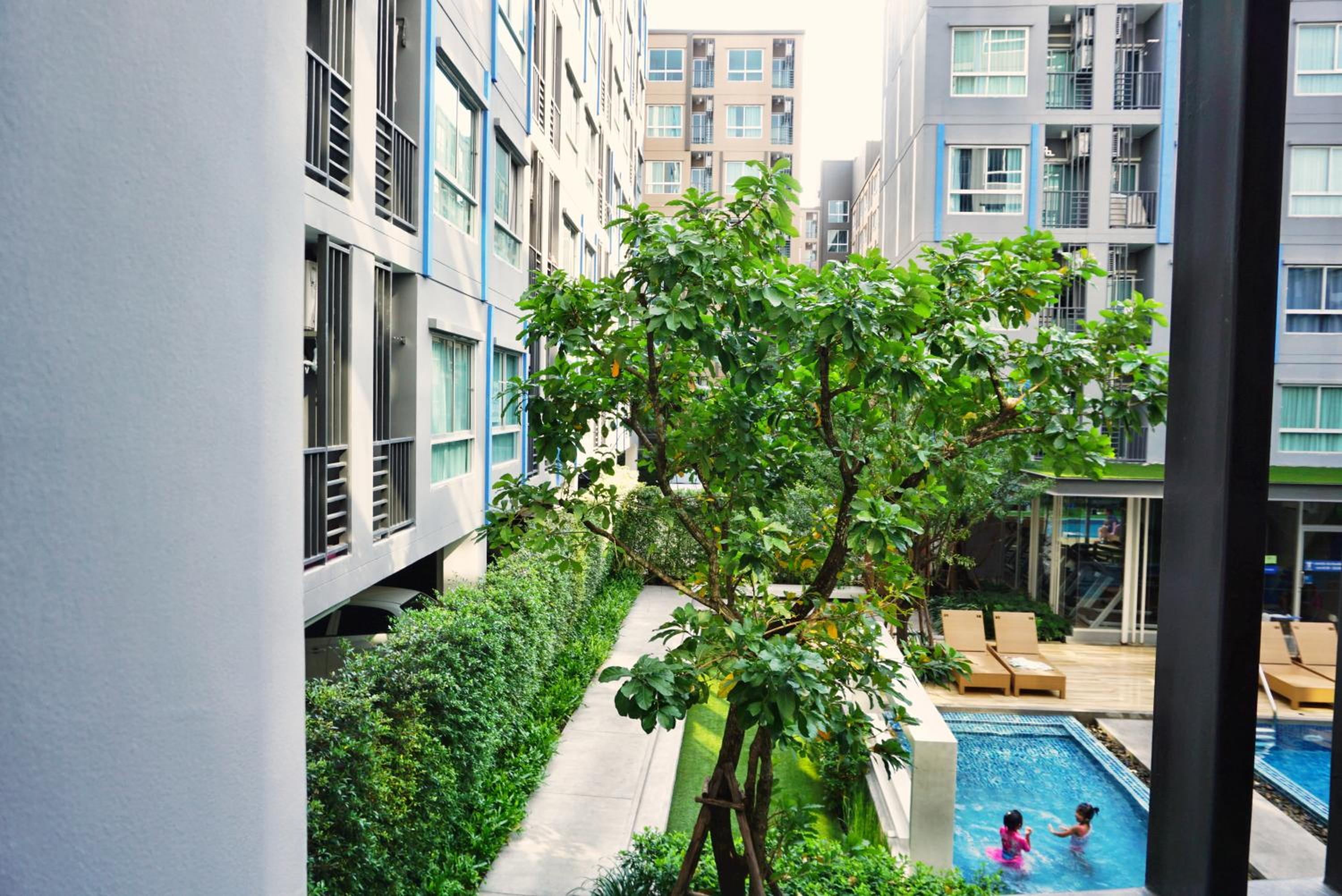 Apartment with Pool View  photo 2