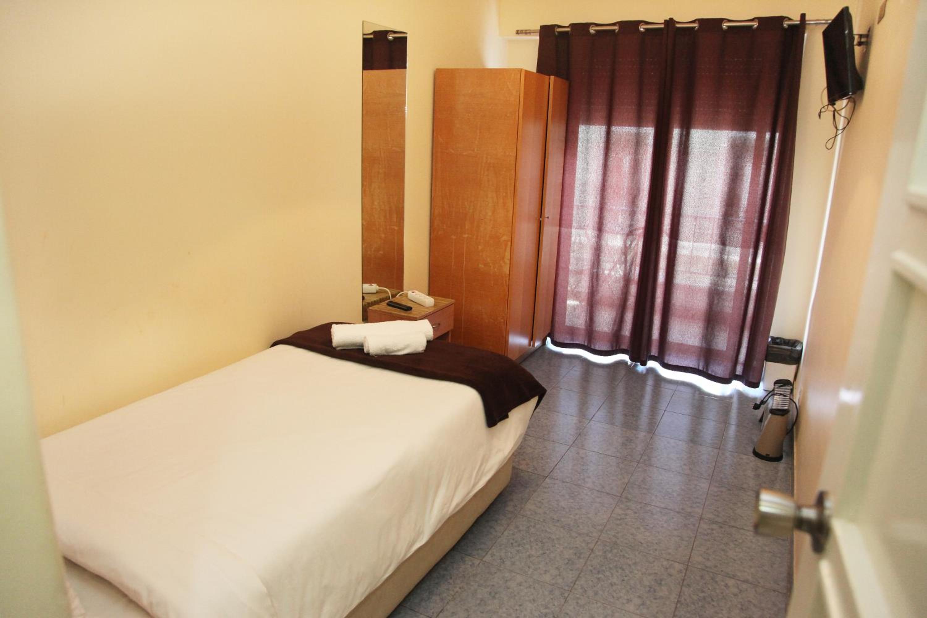 Standard Single Room with Shared Bathroom photo 3