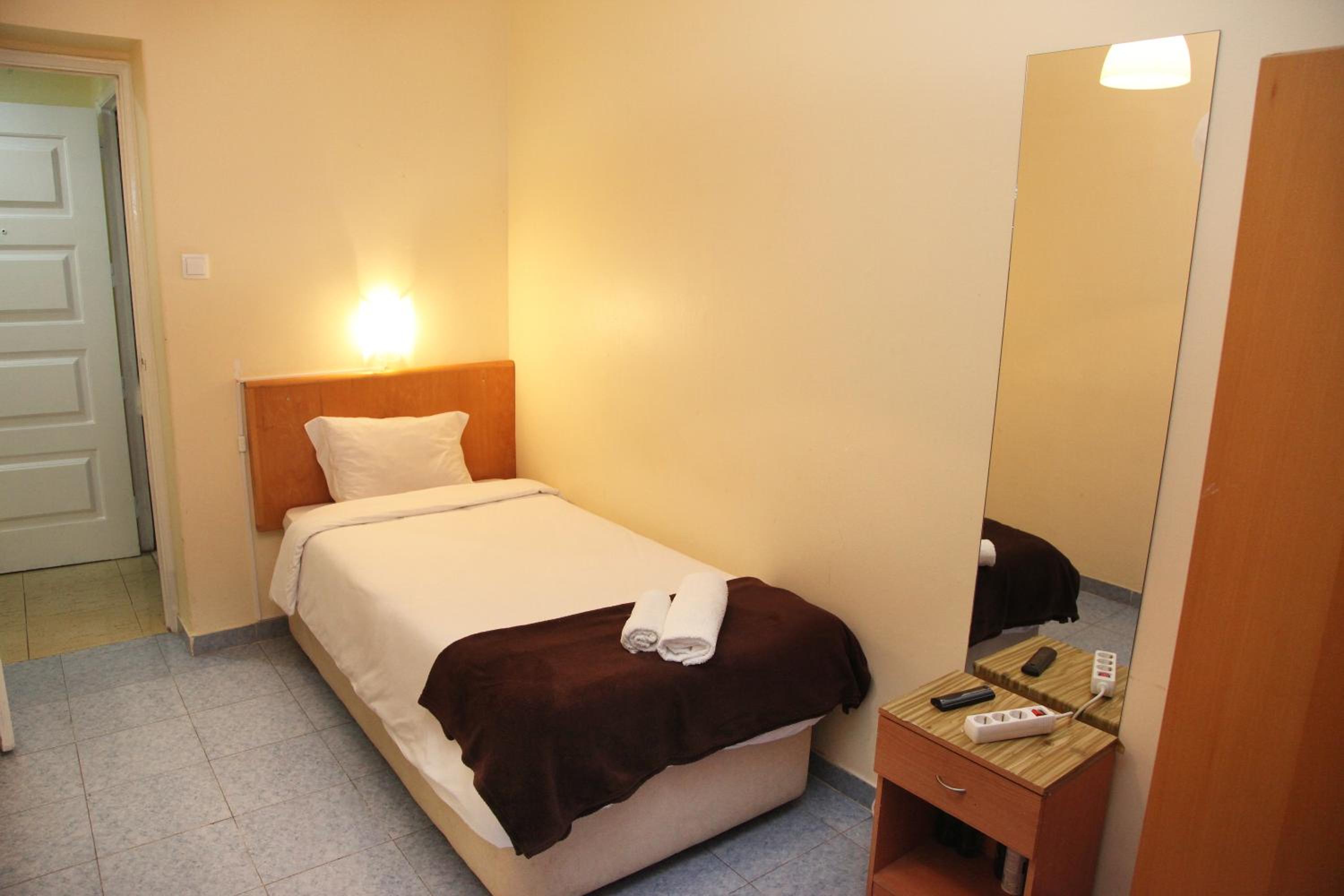 Standard Single Room with Shared Bathroom photo 2