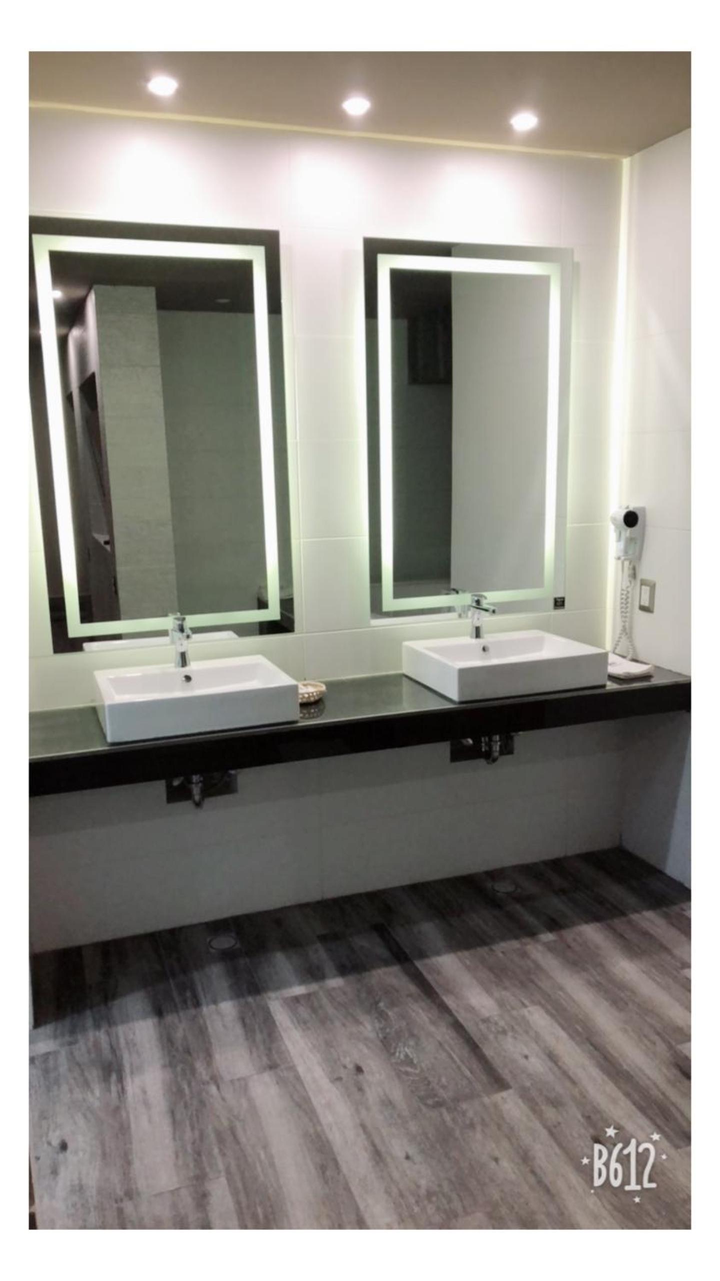 Deluxe Suite with Spa Bath - Photo 4