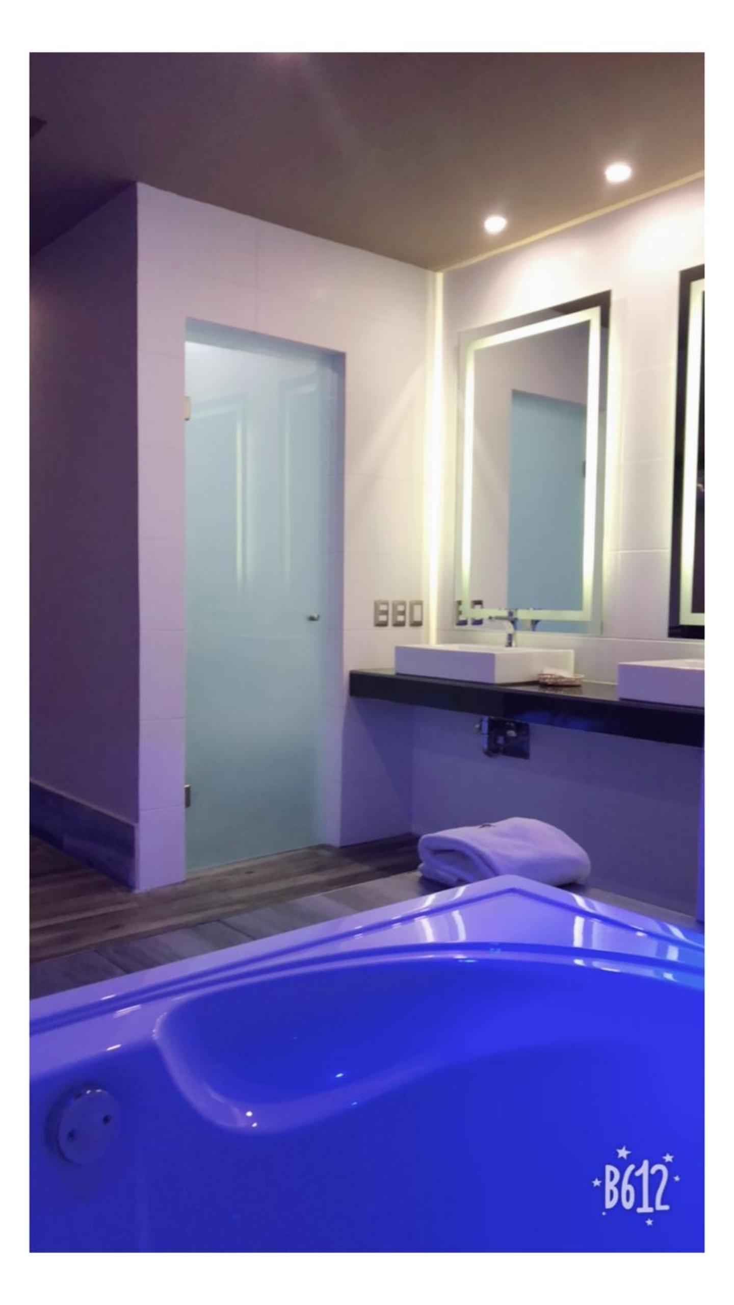 Deluxe Suite with Spa Bath - Photo 18