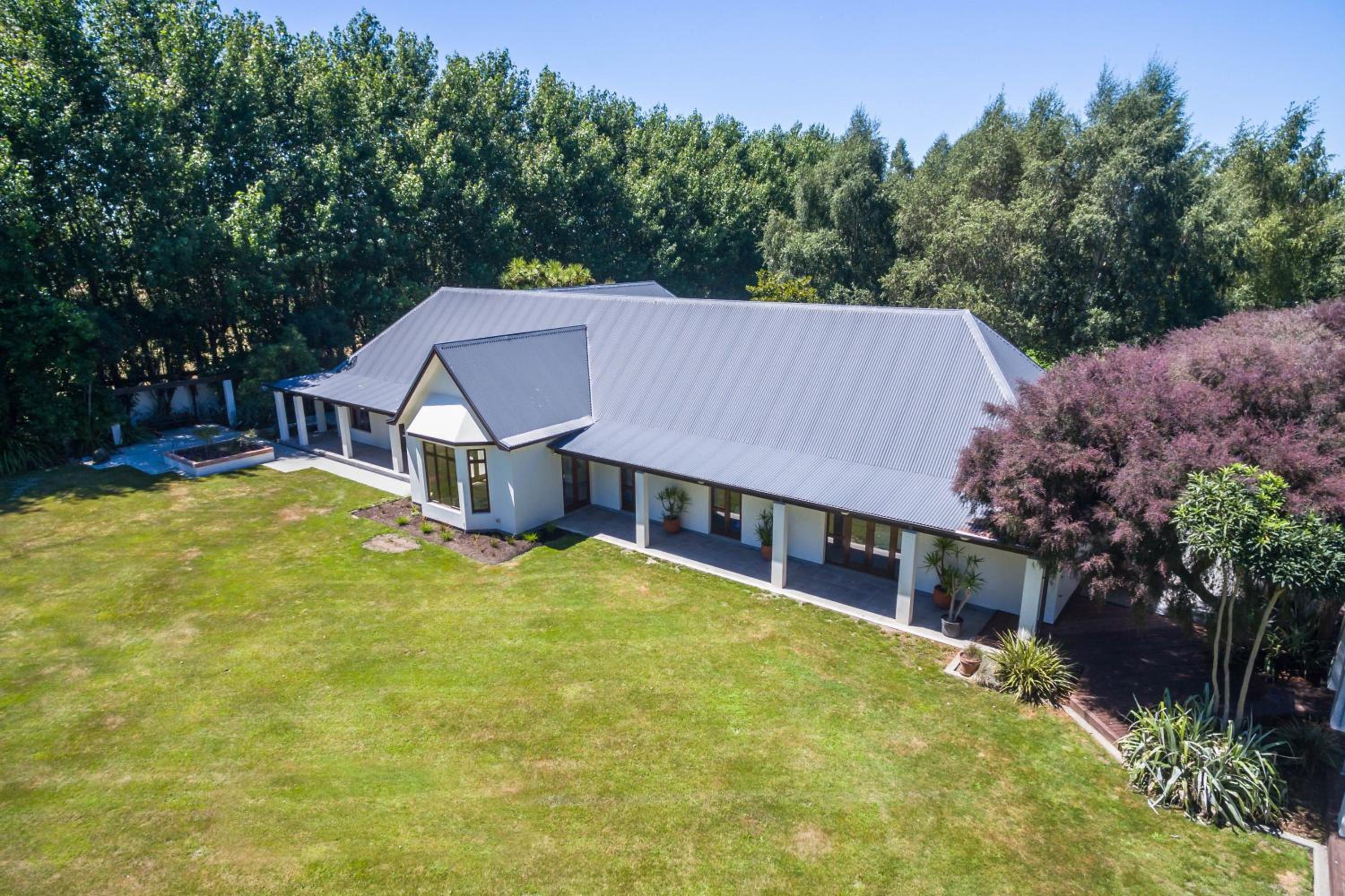 Five-Bedroom House - Photo 29