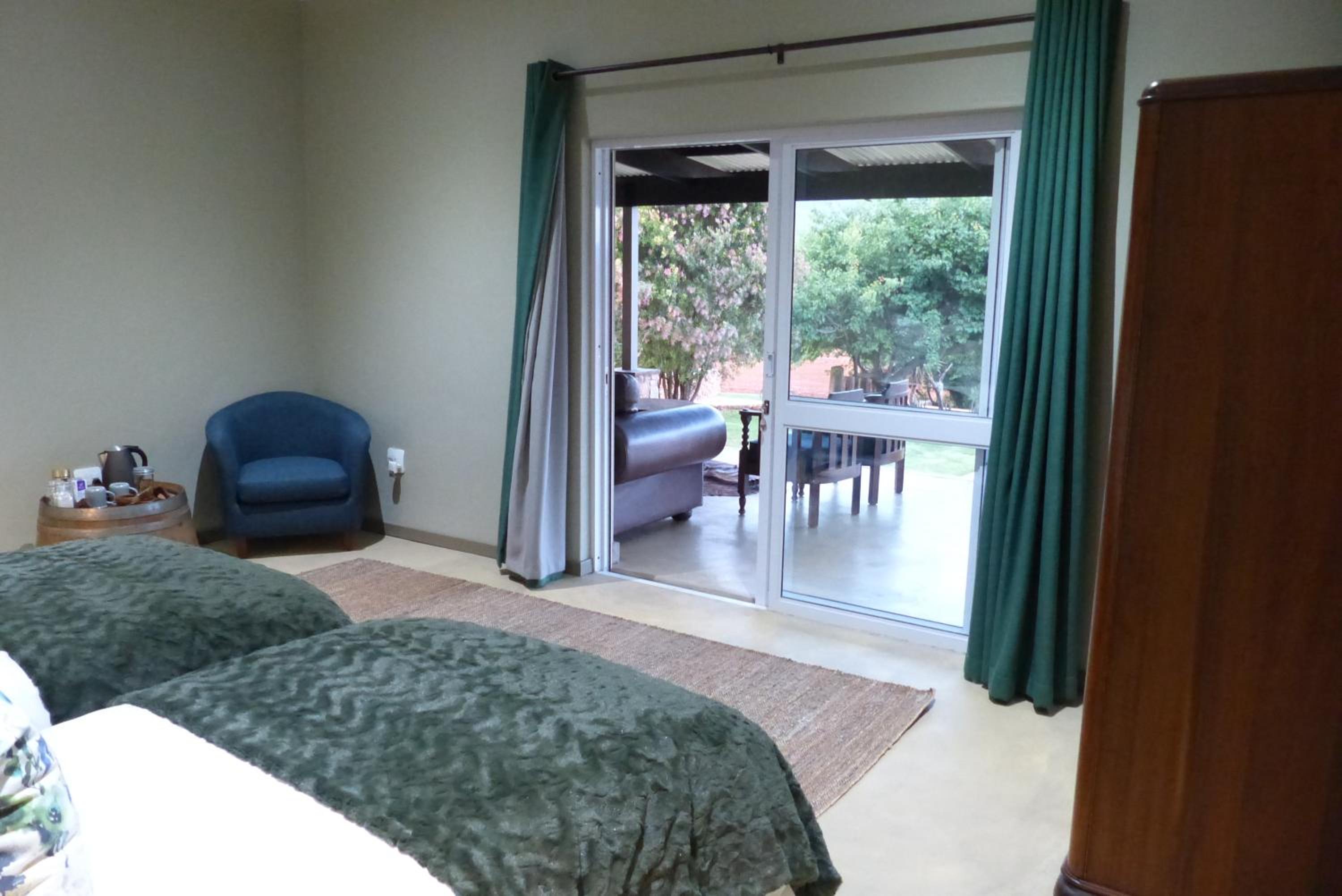 Double or Twin Room with Private Bathroom - Photo 7