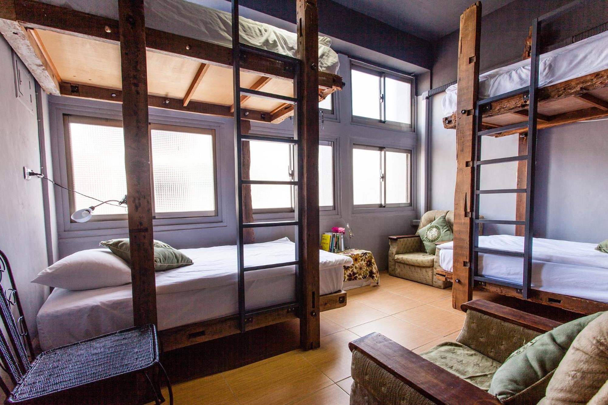 Bed in 4-Bed Male Dormitory Room photo 2