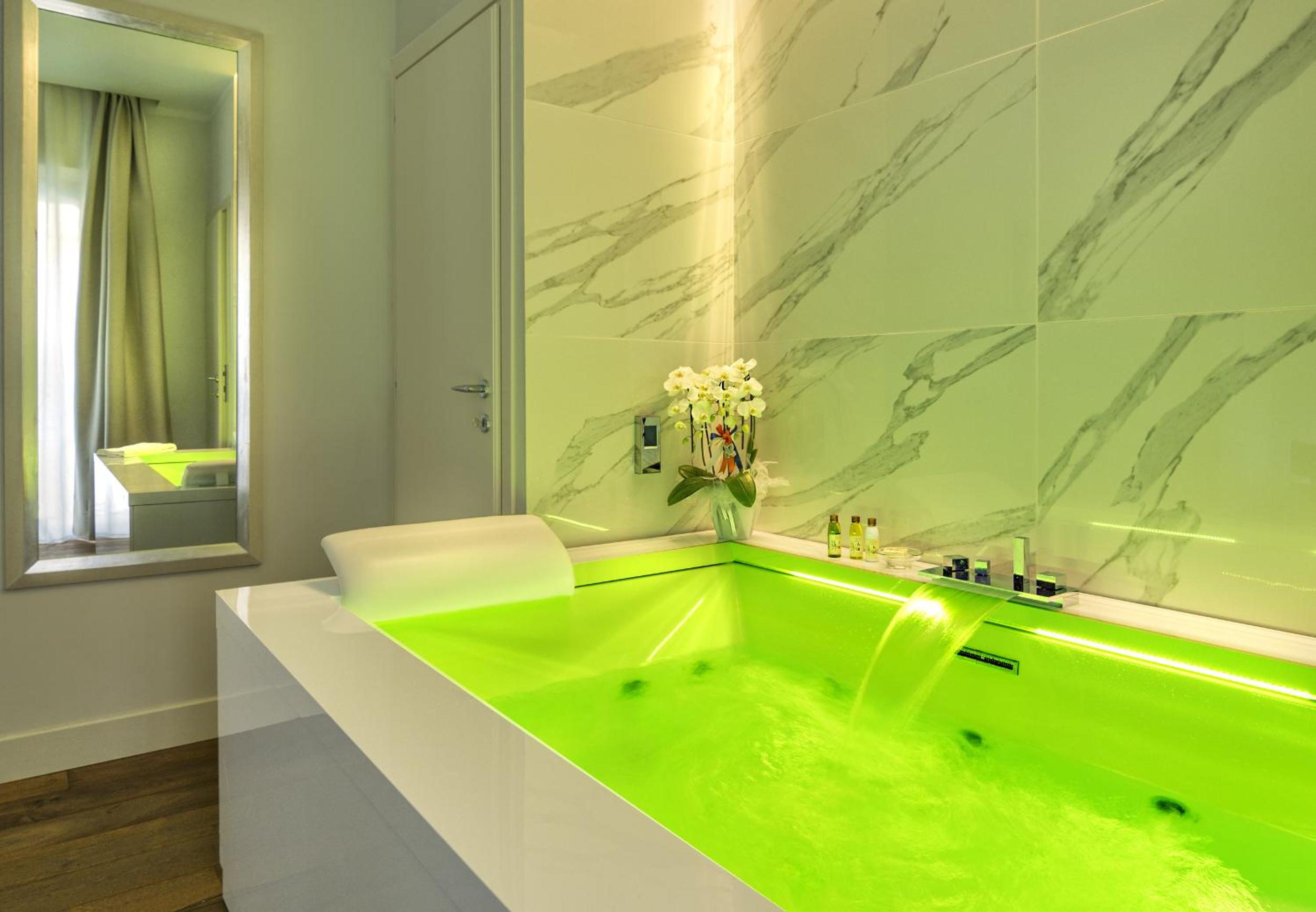 Superior Double Room with Spa Bath photo 3