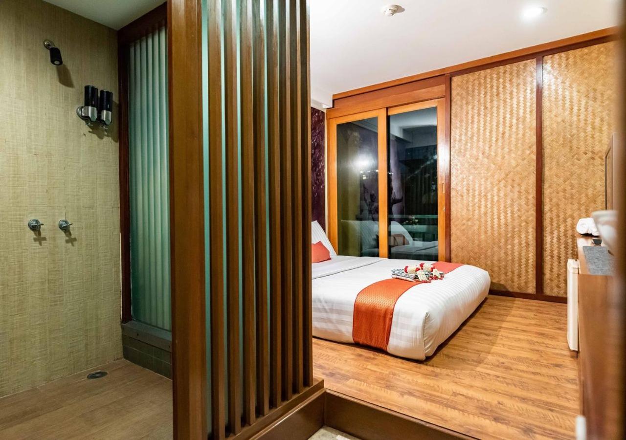 Queen Room photo 2