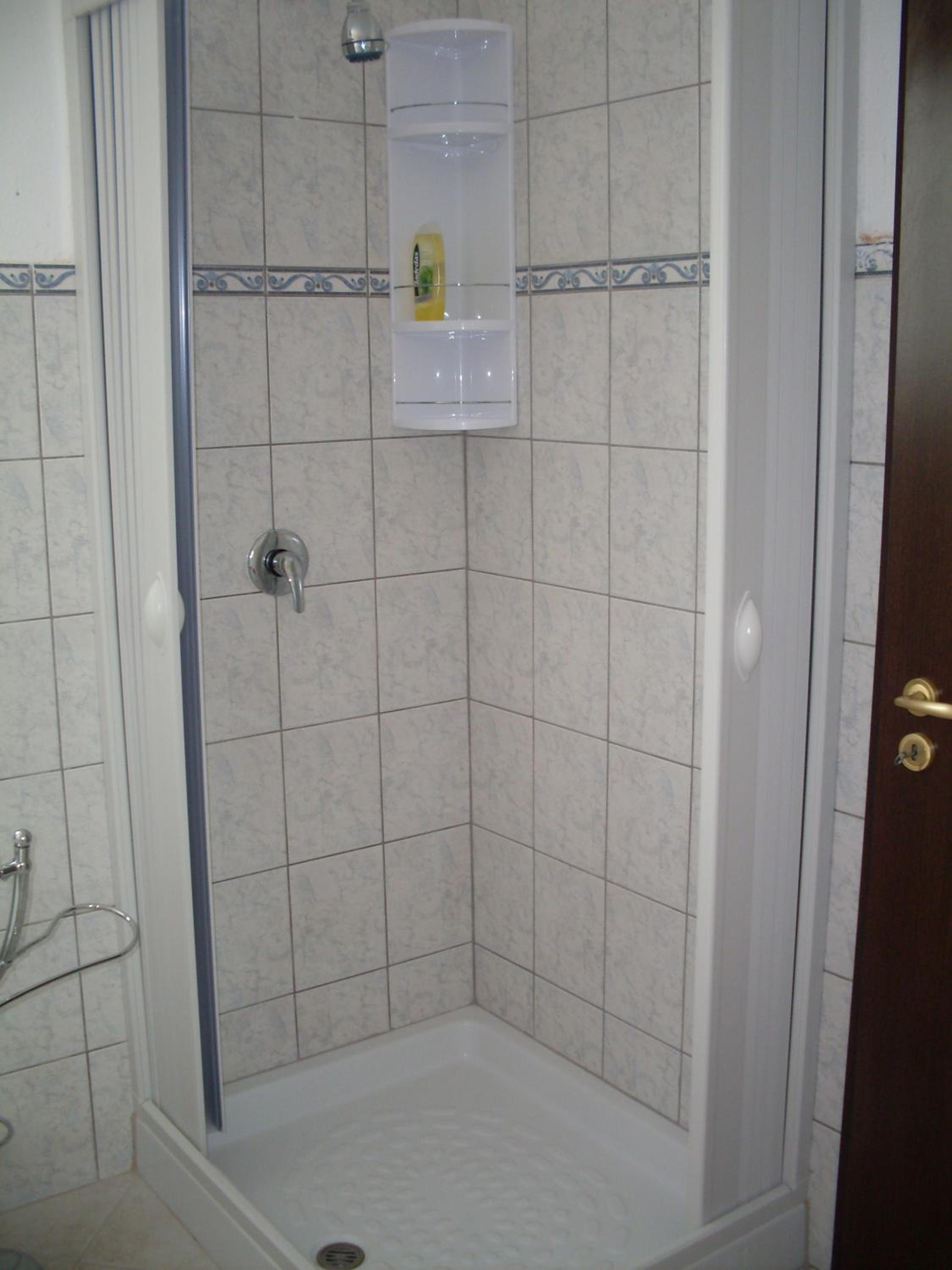 Double or Twin Room - Photo 4