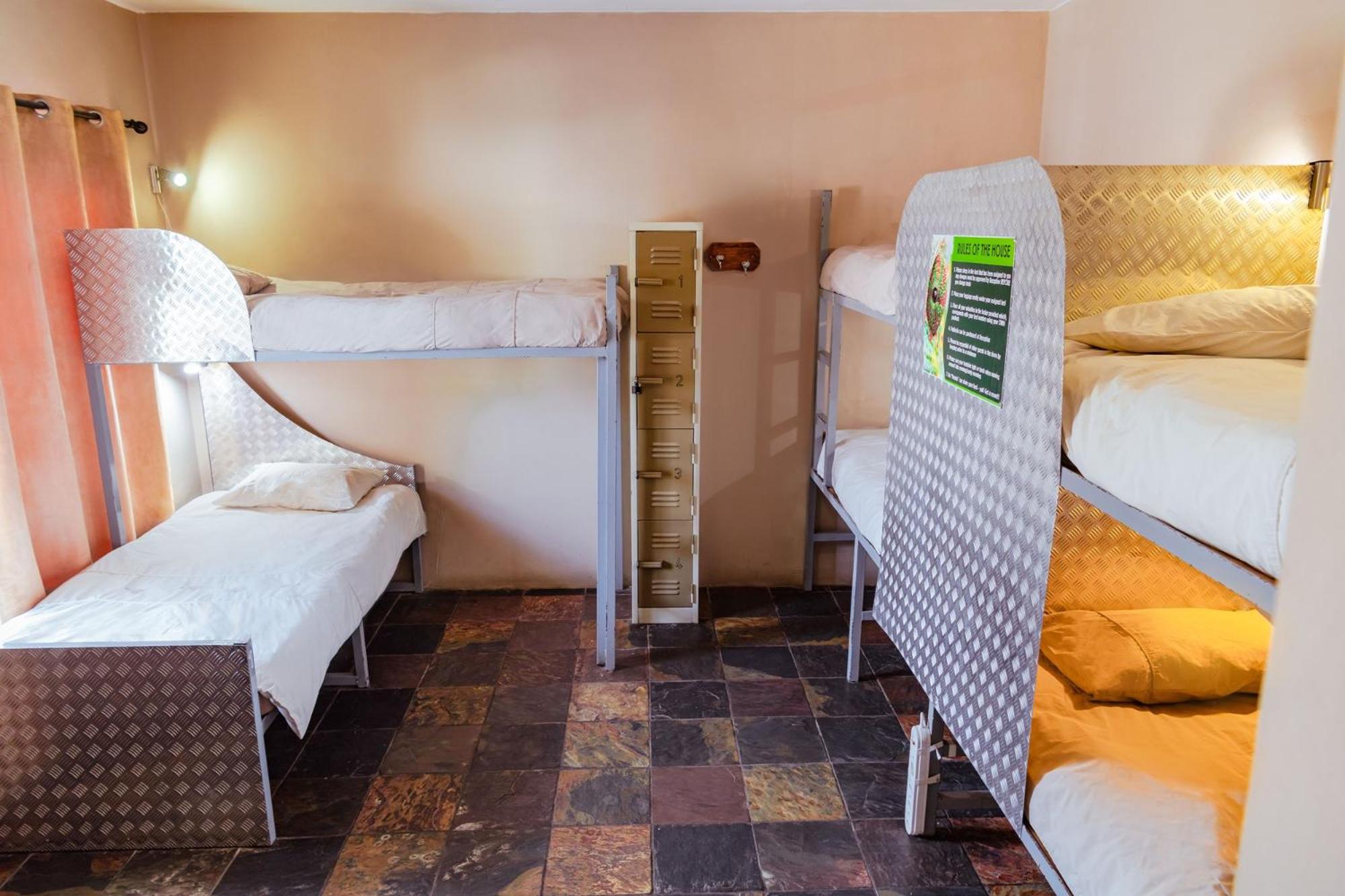 Bed in 6-Bed Mixed Dormitory Room photo 2