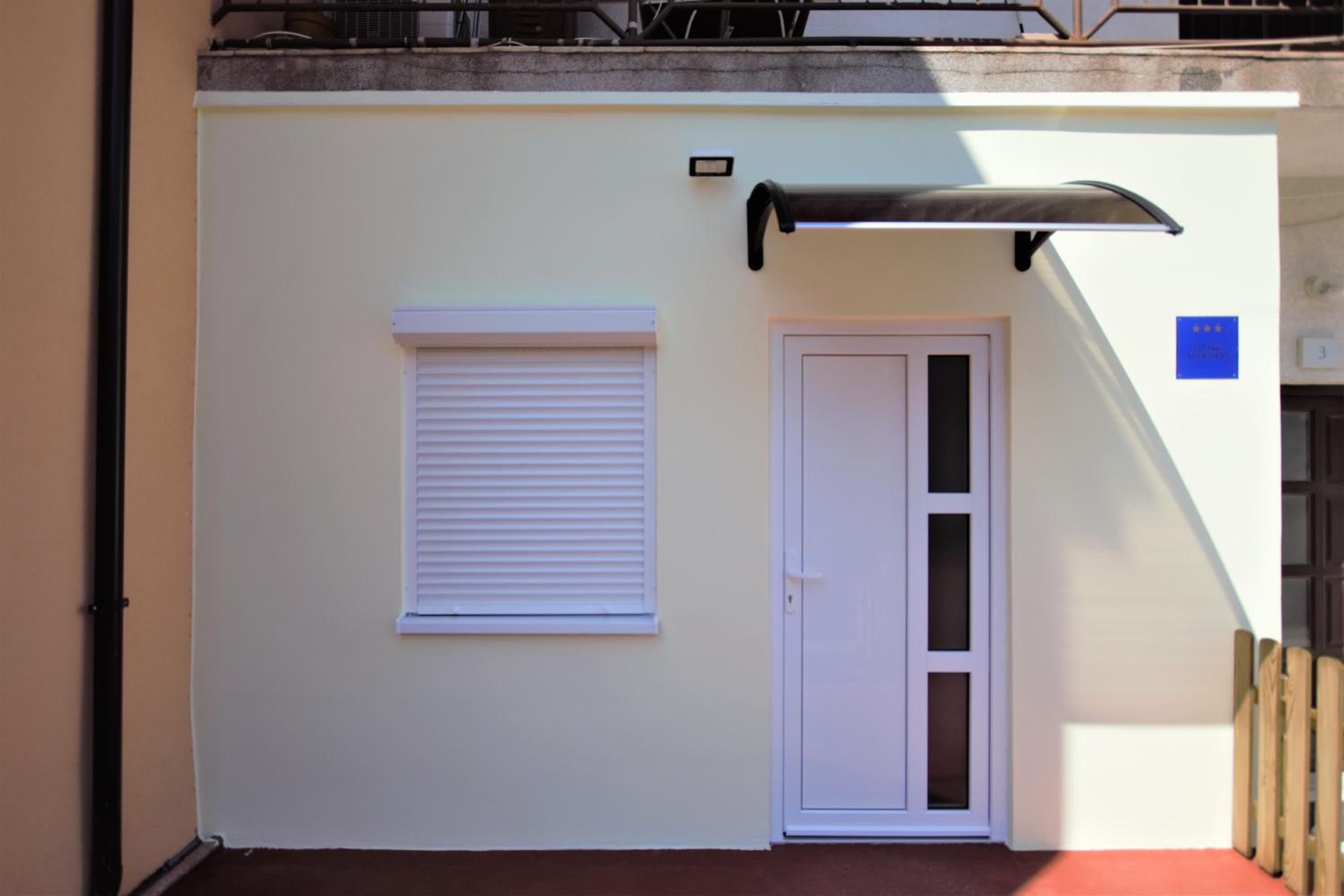 Studio Apartment - Photo 16