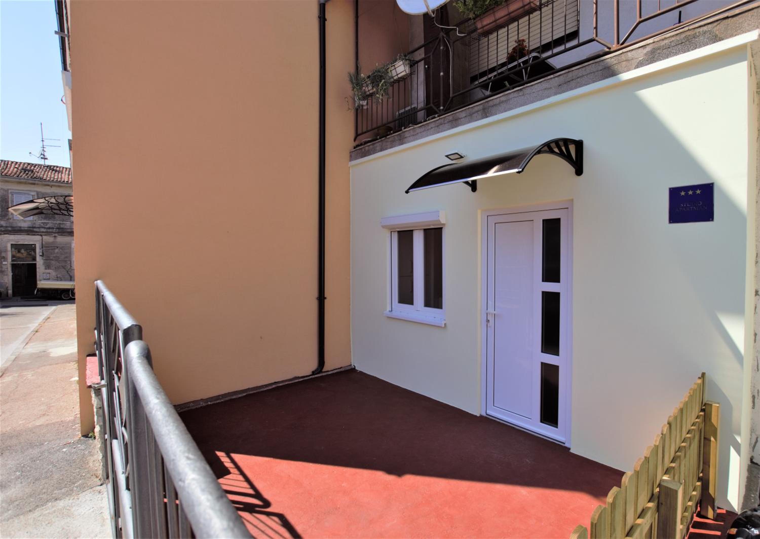Studio Apartment - Photo 3