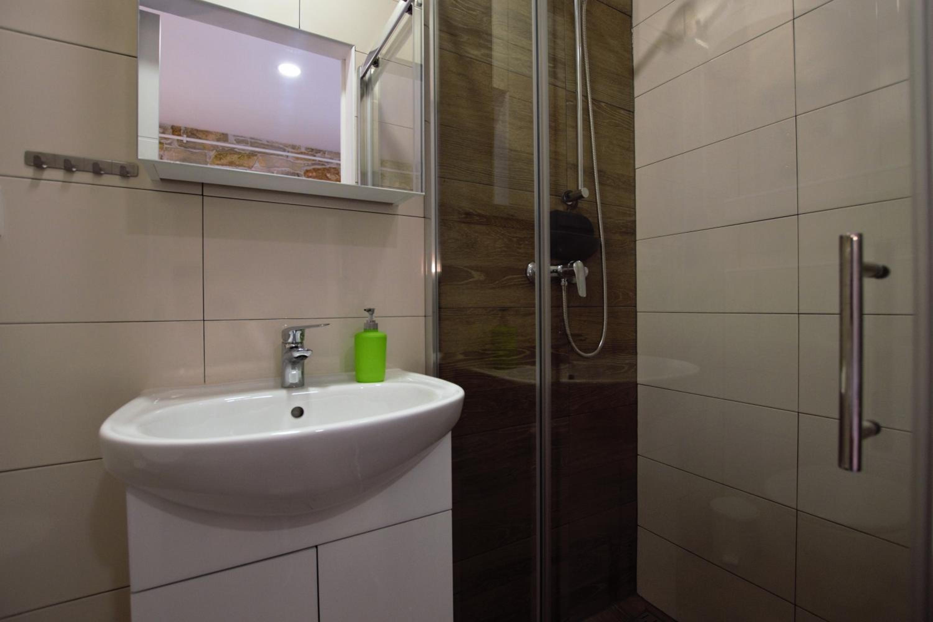 Studio Apartment - Photo 13