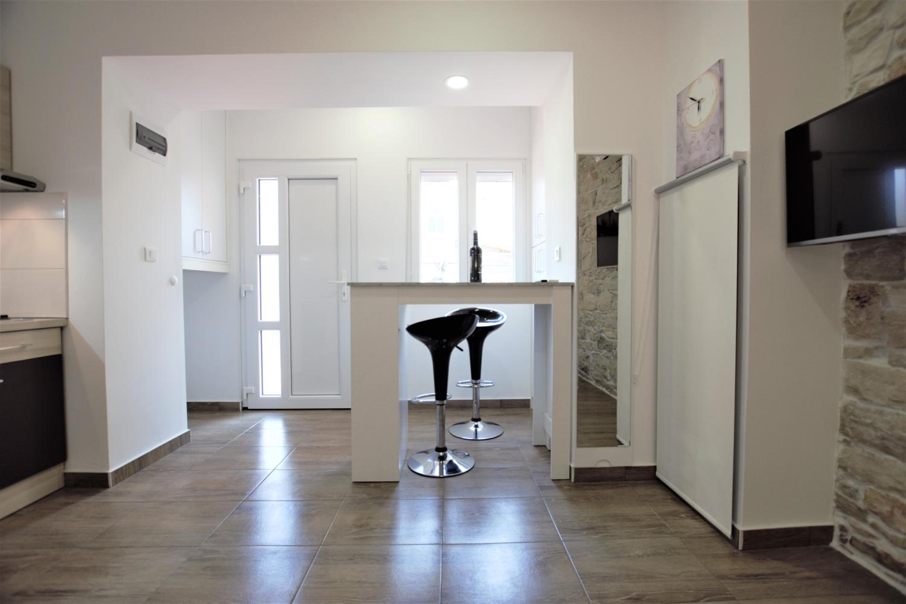 Studio Apartment - Photo 12