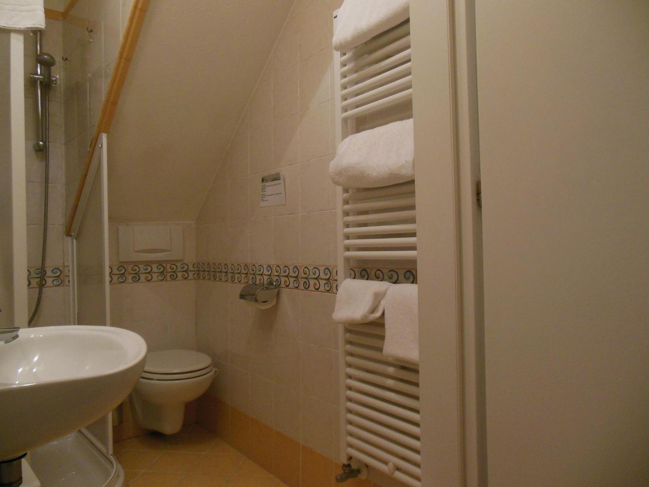 Budget Double Or Twin Room photo 2