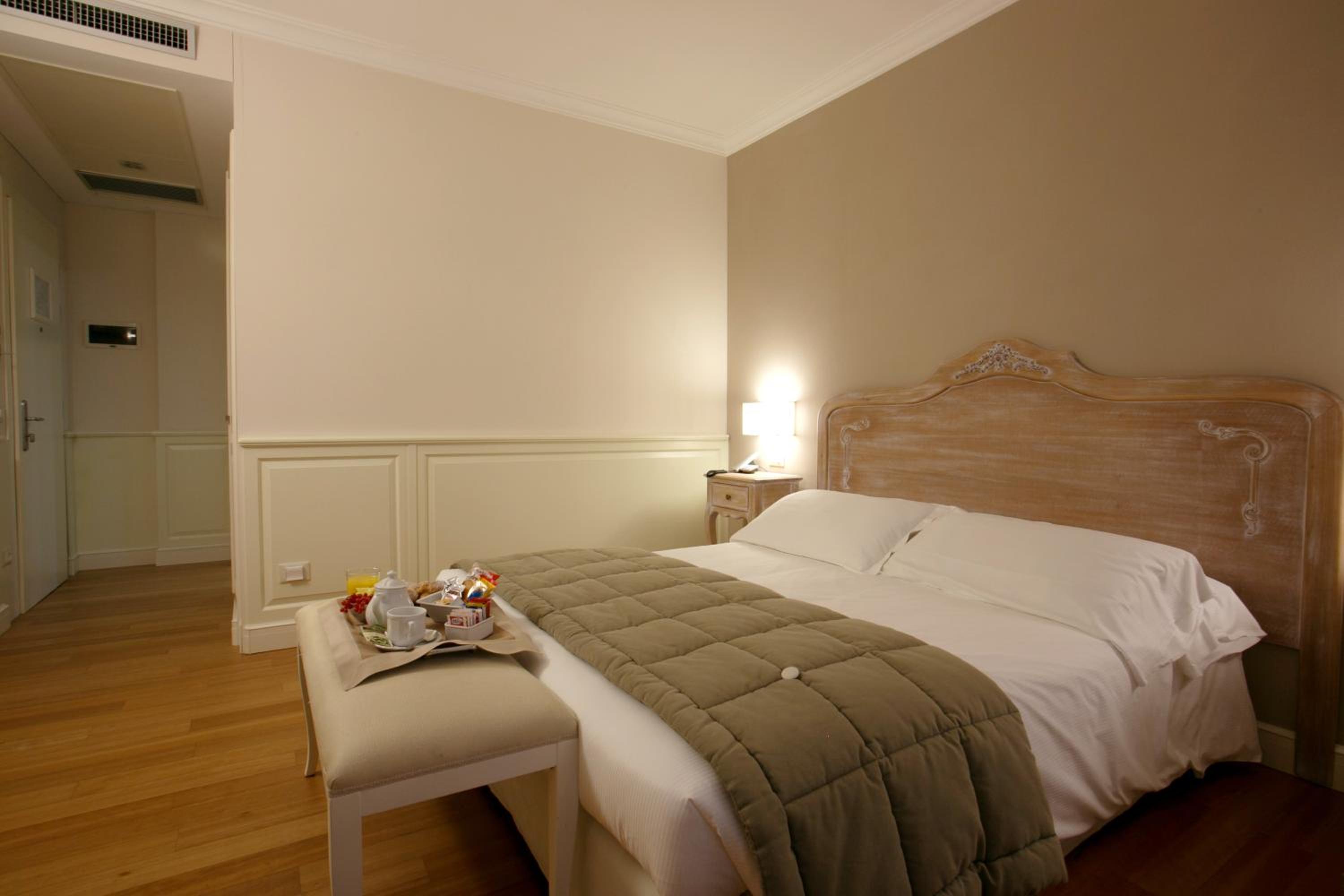 Superior Double or Twin Room - Photo 6