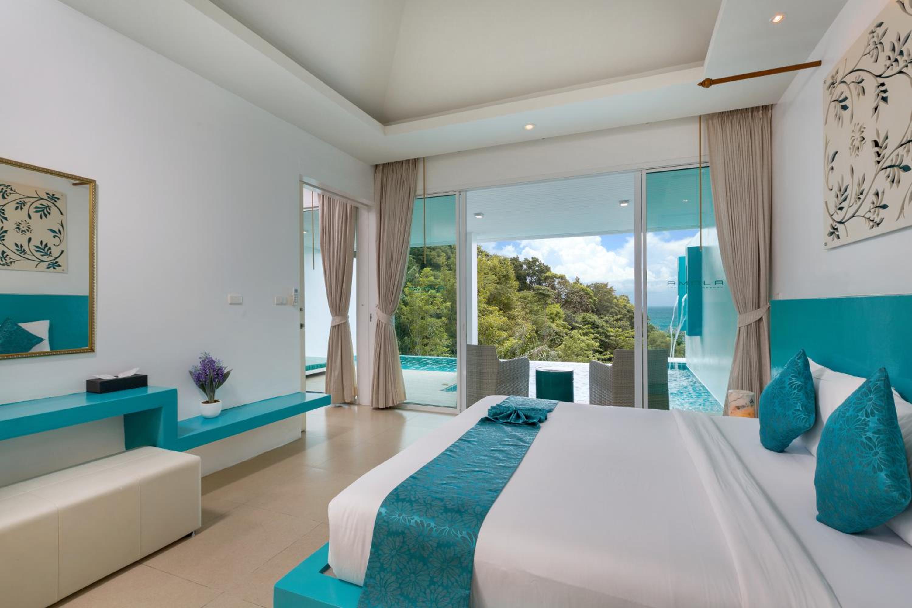 Deluxe Partial Seaview Pool Suite  photo 1
