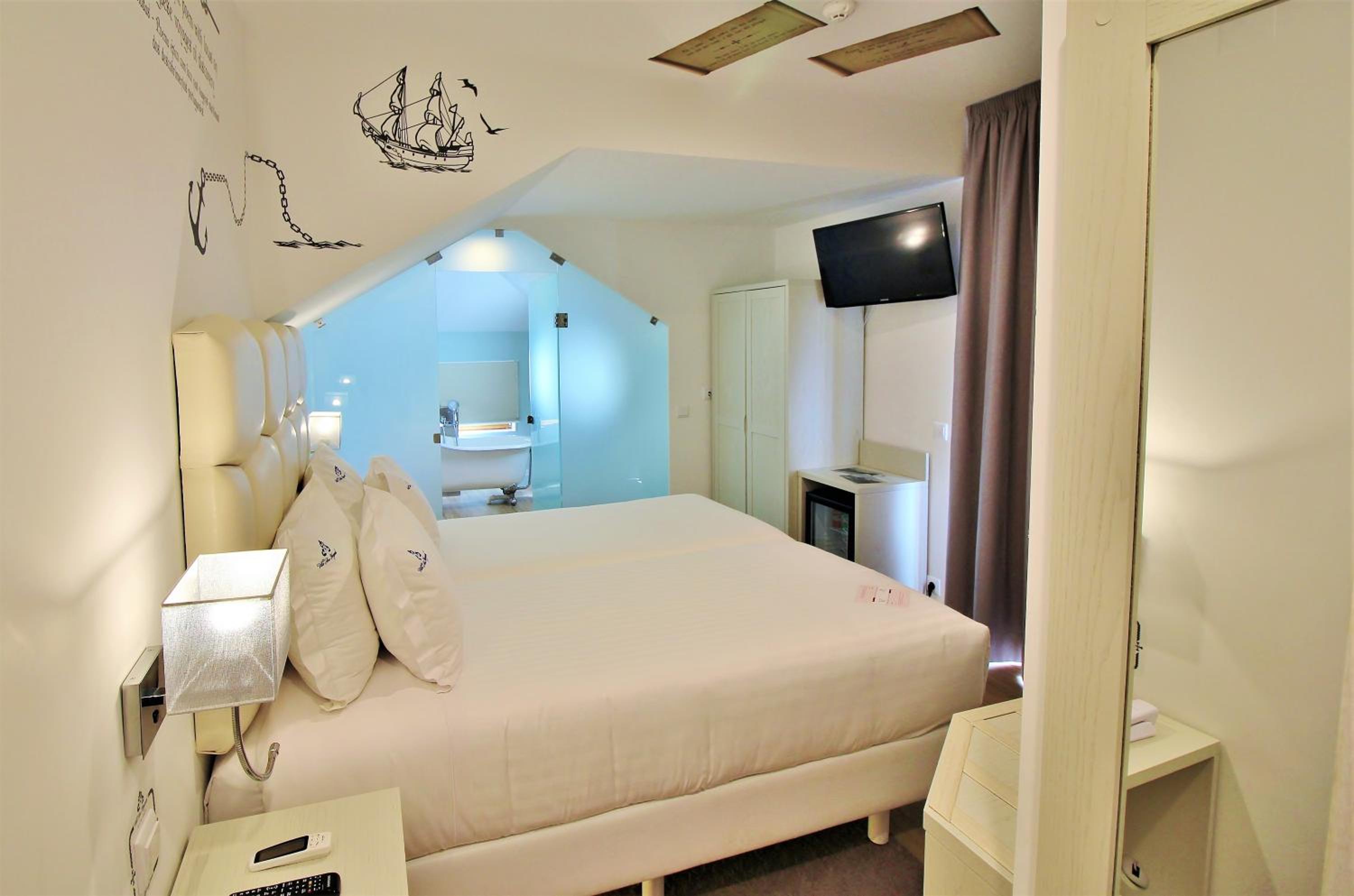 Twin Room with Bath