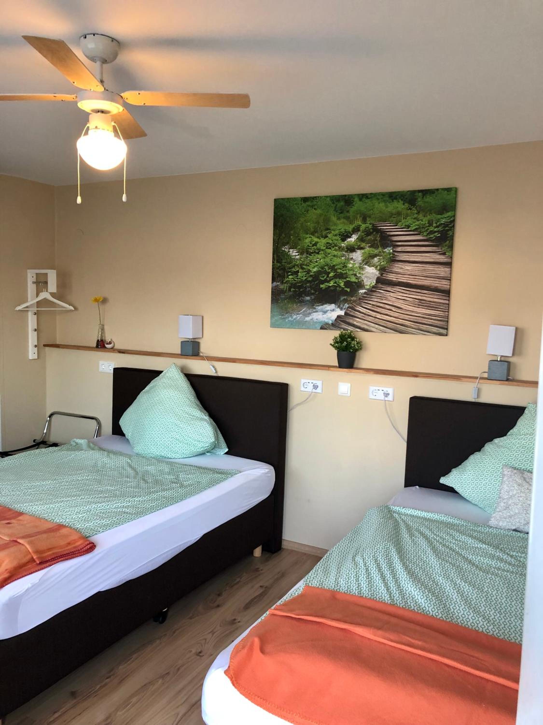 Double or Twin Room with Bathroom - Photo 3