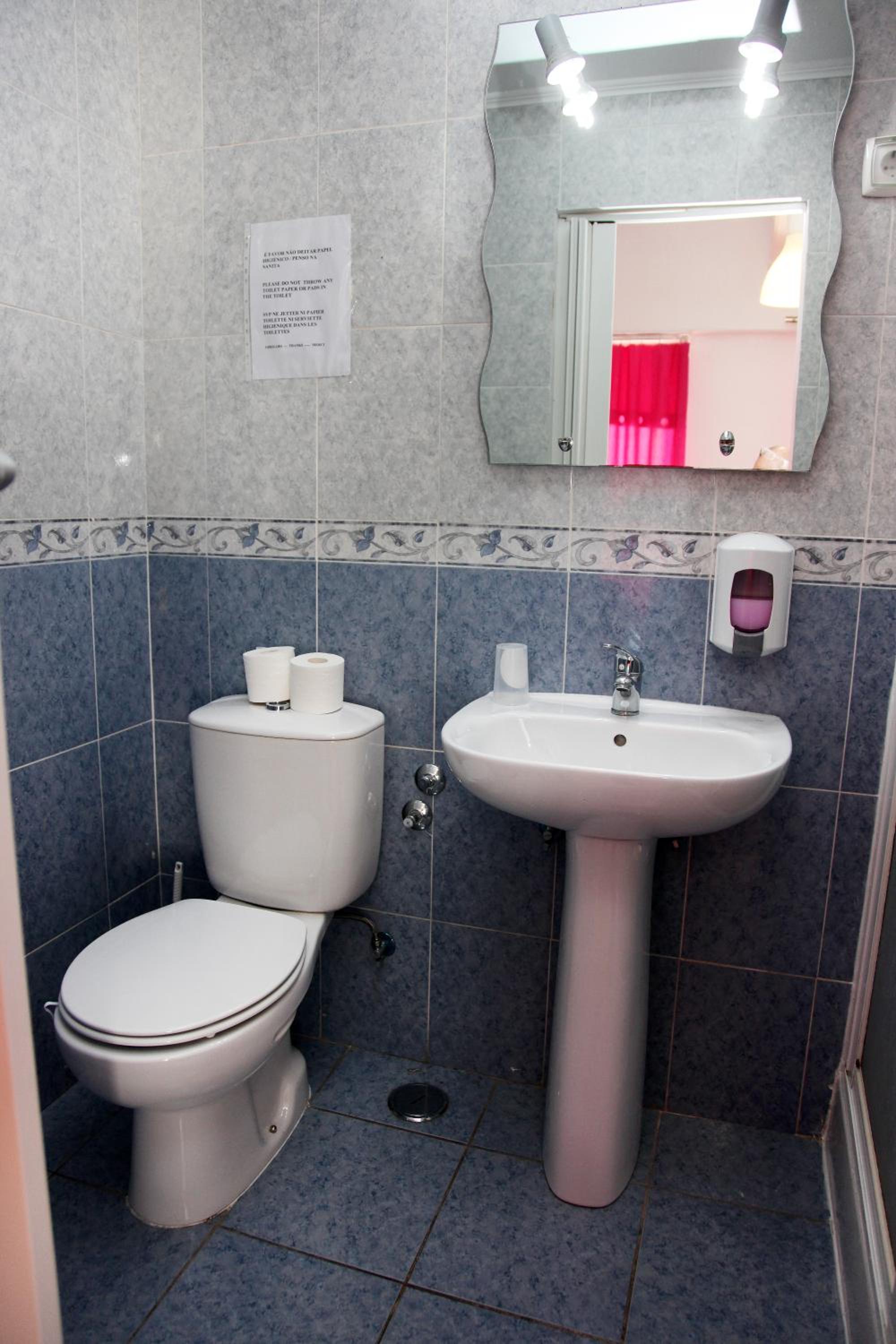 Double Room - Photo 5