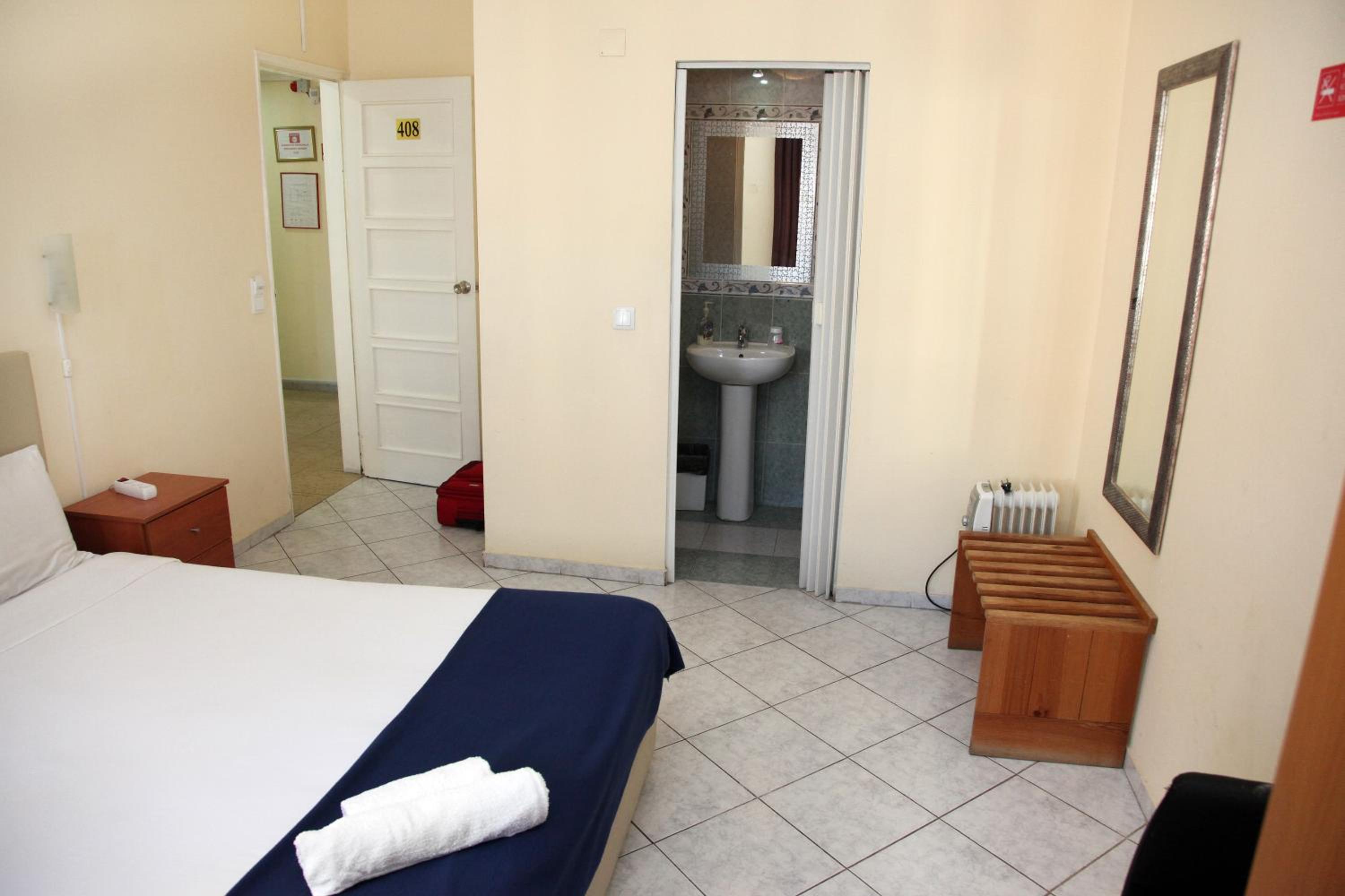 Double Room - Photo 6