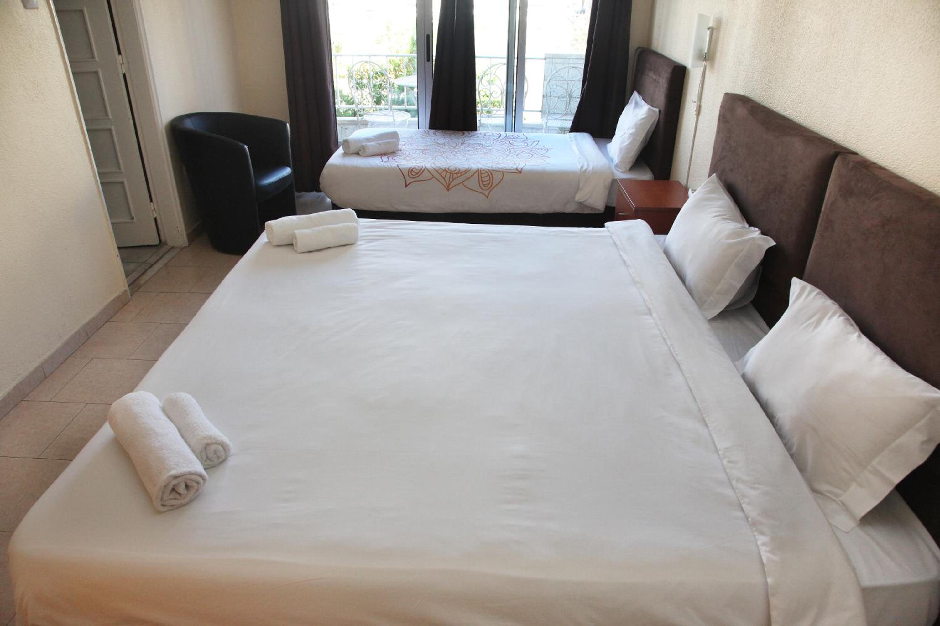 Triple Room - Photo 17