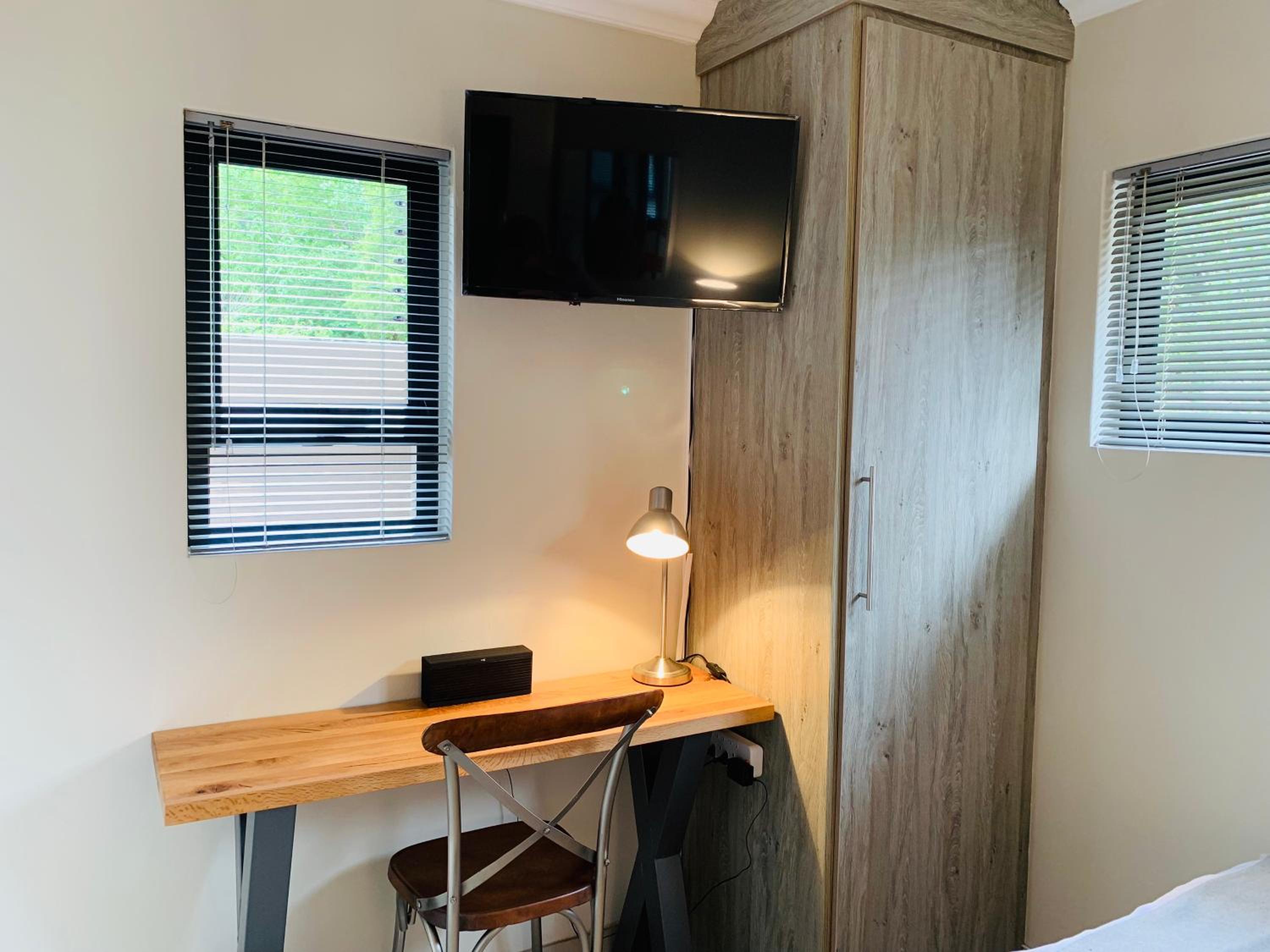 Deluxe Double Room - Photo 9