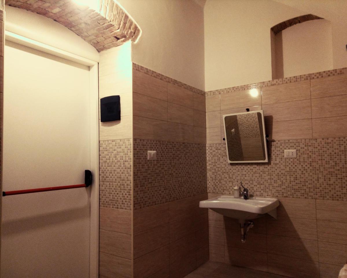 Double Room with Shared Bathroom photo 3