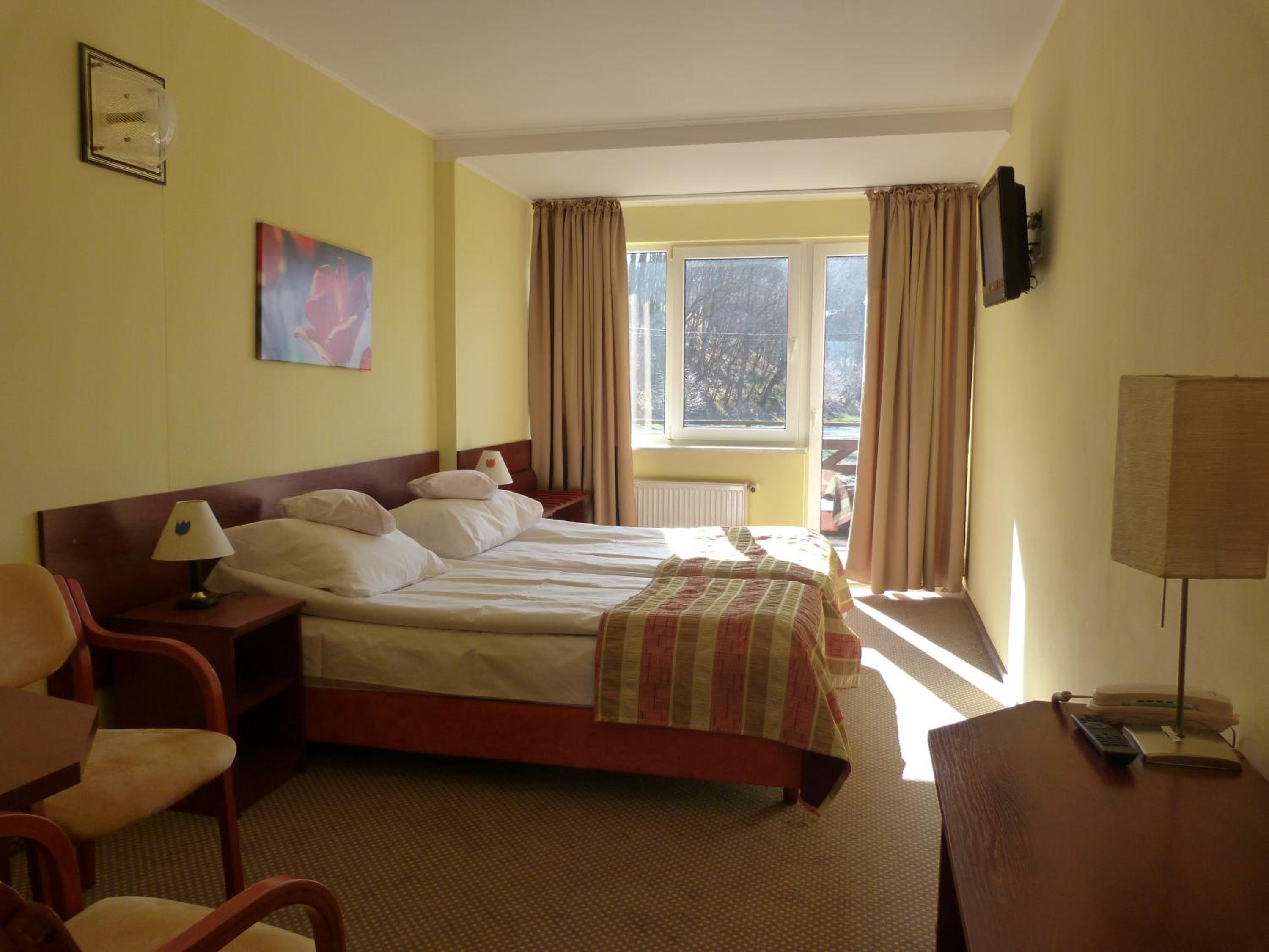 Standard Twin Room - Photo 2