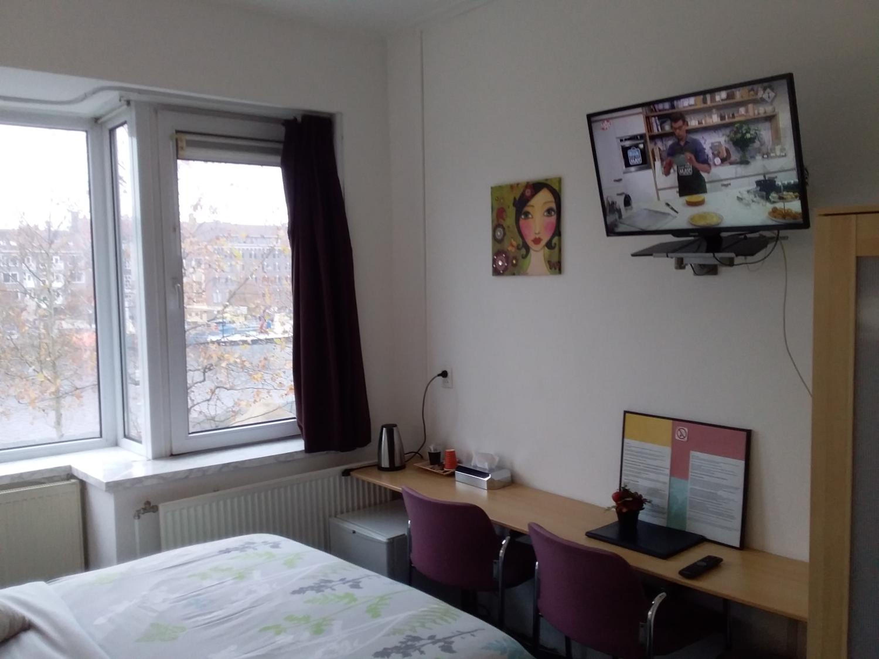 Budget Double Room - Photo 12