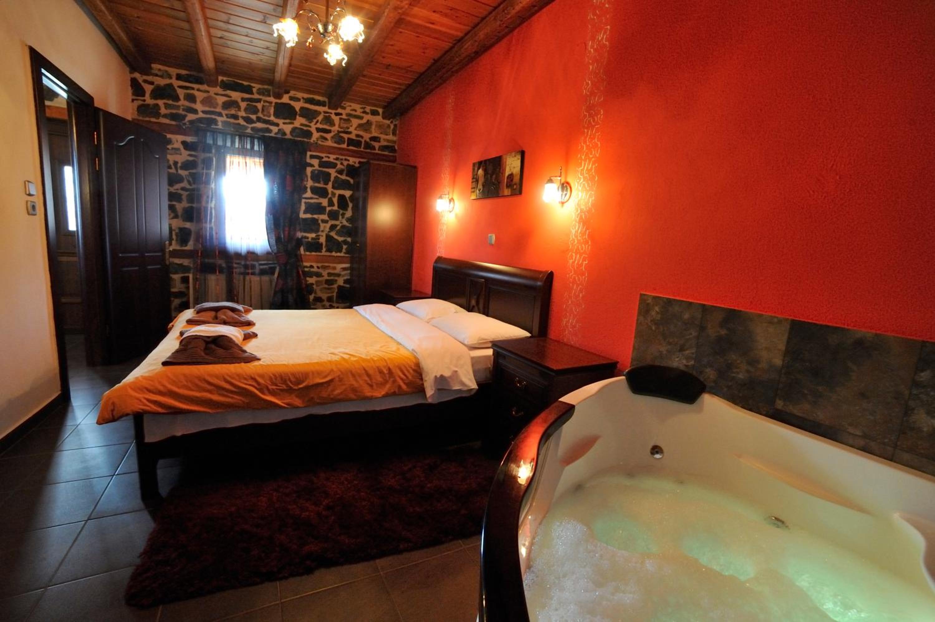 Deluxe King Suite photo 1