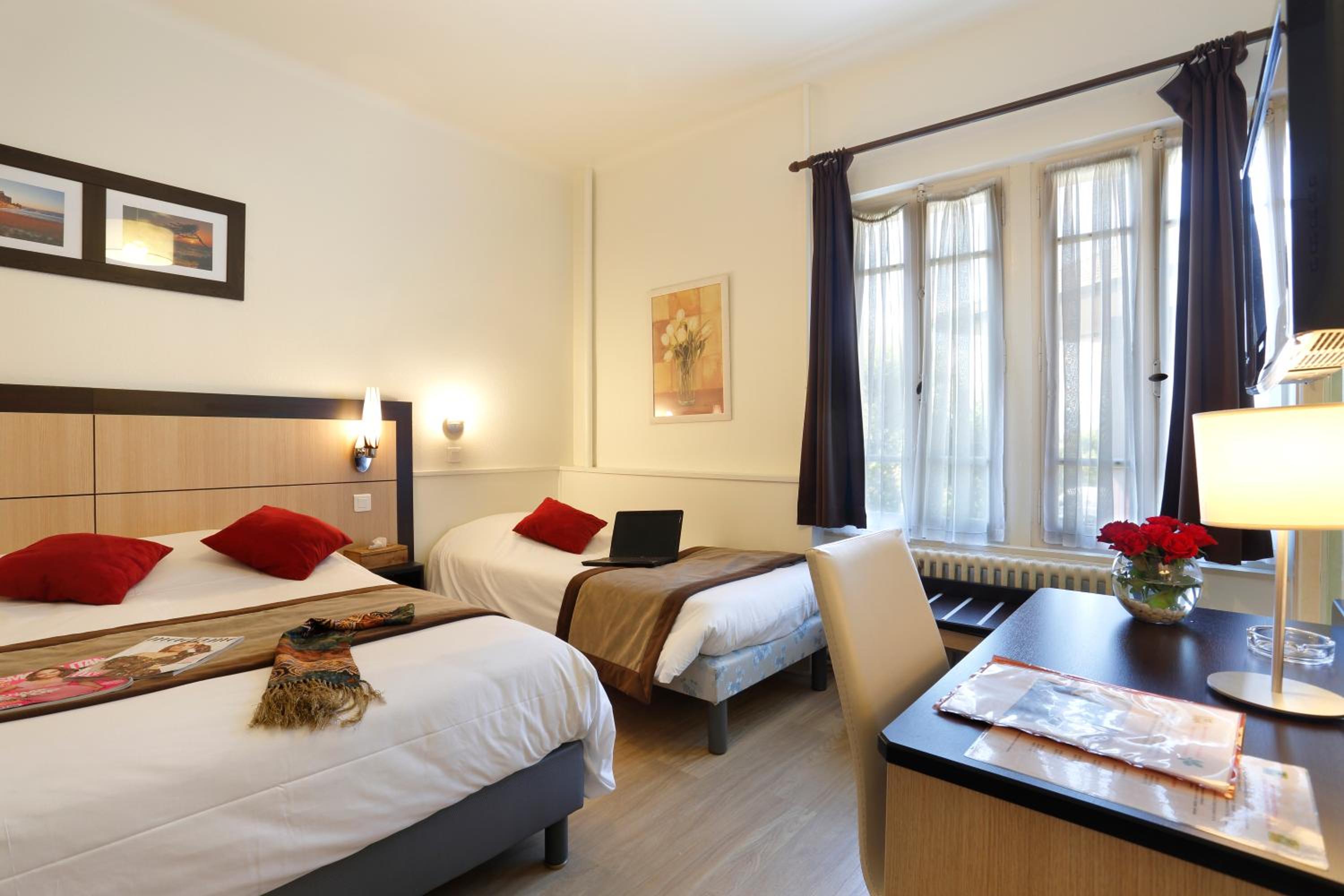 Standard Triple Room photo 2