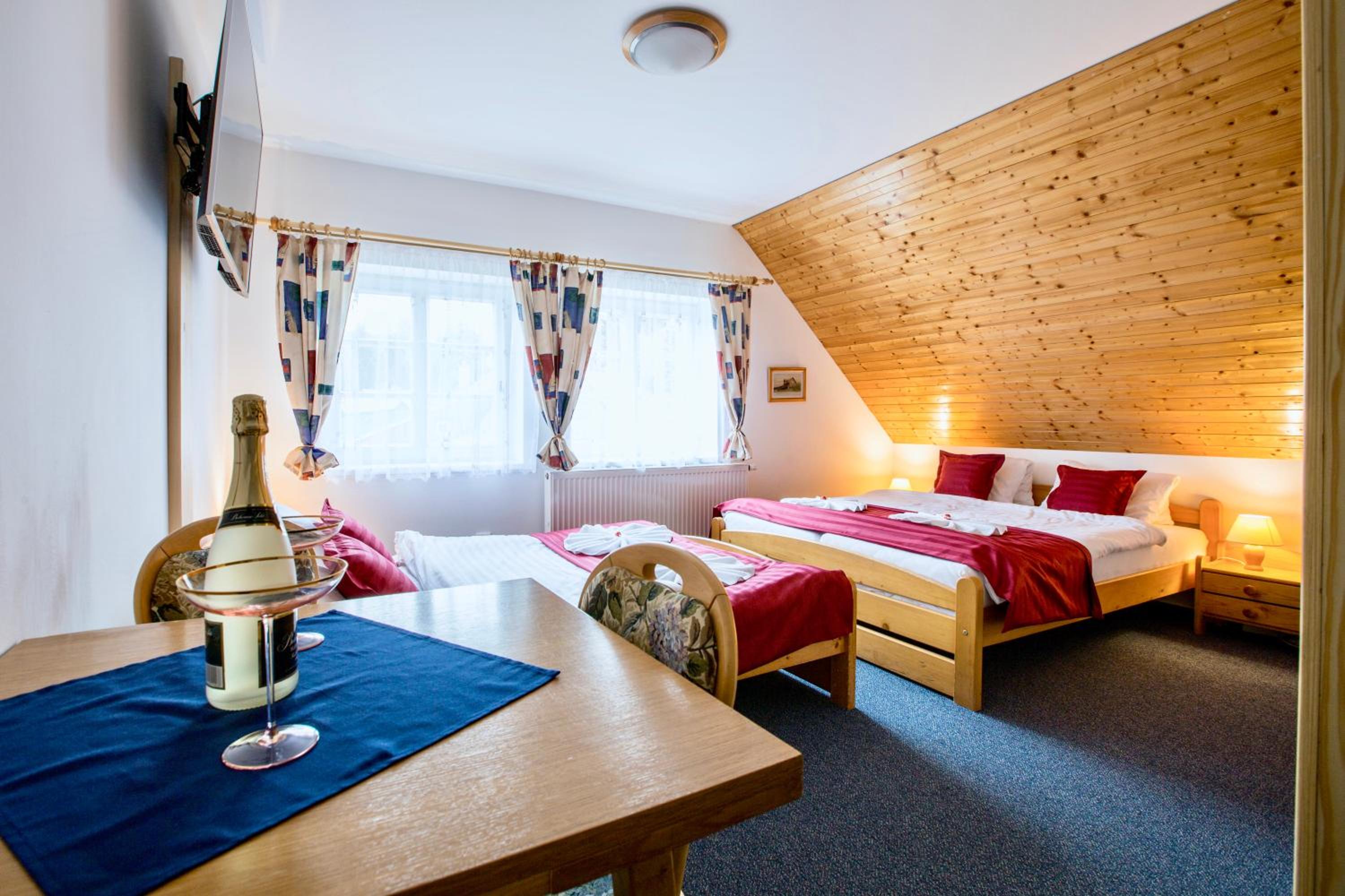 Triple Room with Extra Bed photo 2