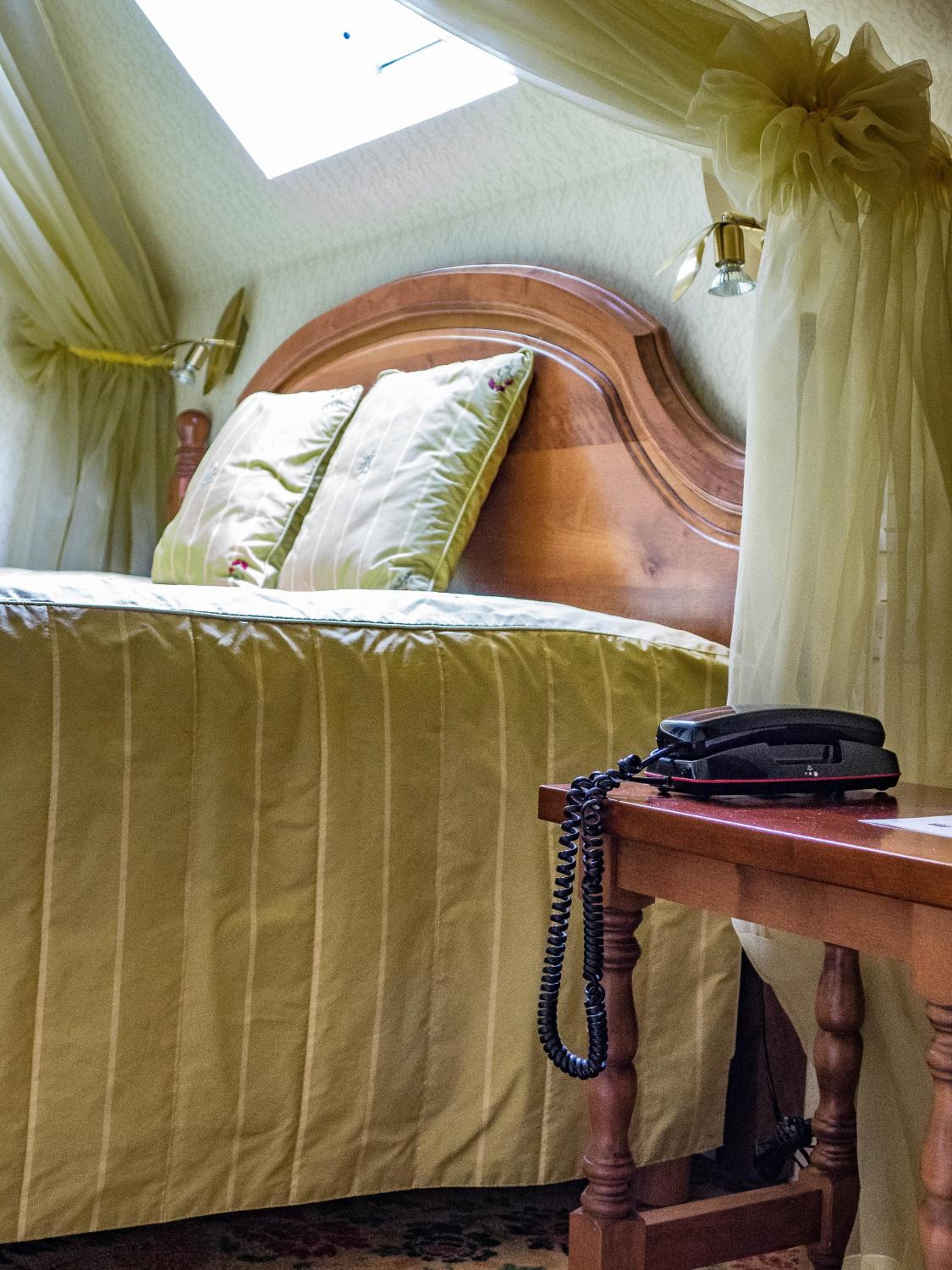 Queen Room with Hydro Massage Shower - Photo 4