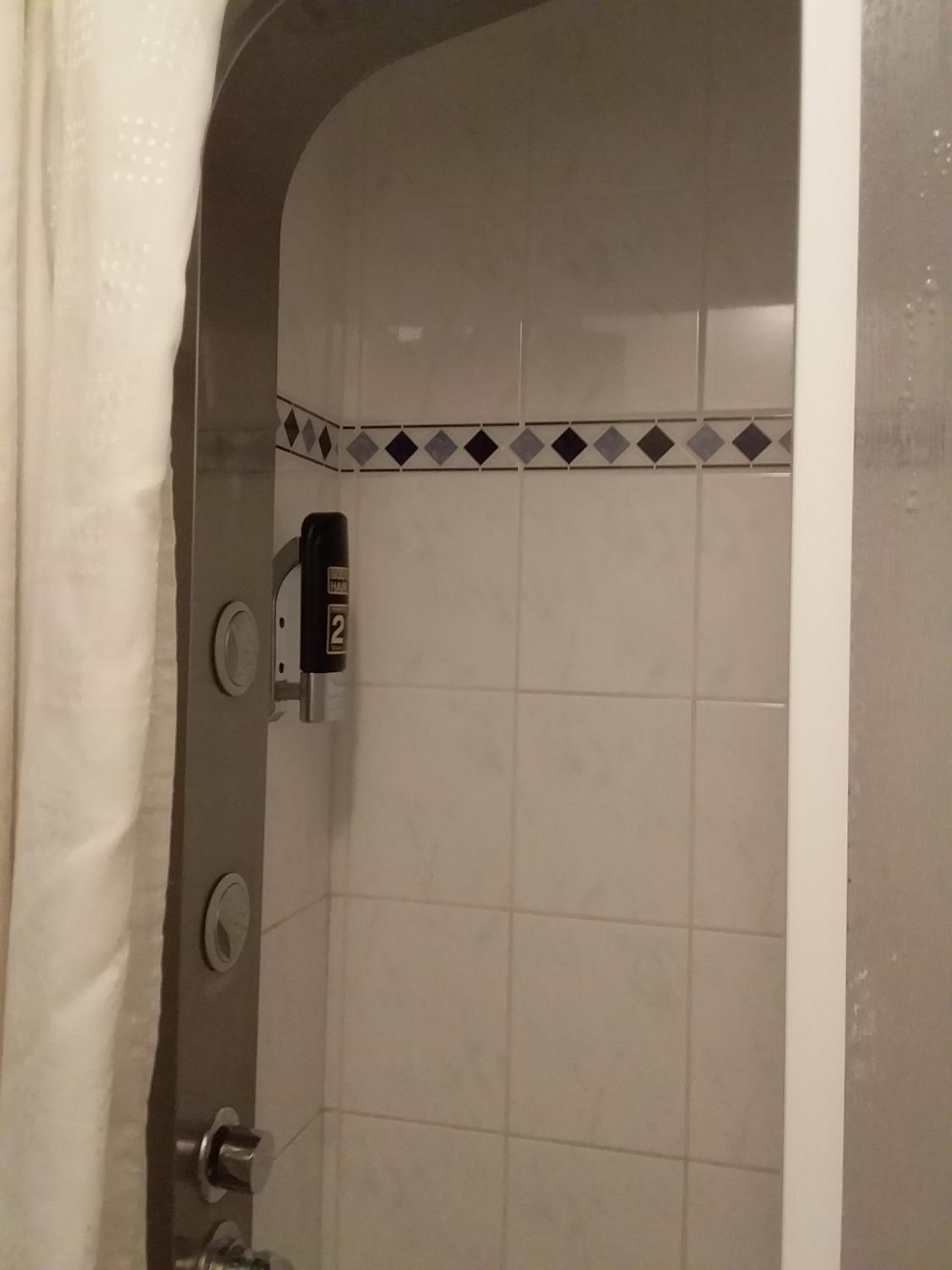 Family Room with Private Bathroom - Photo 11