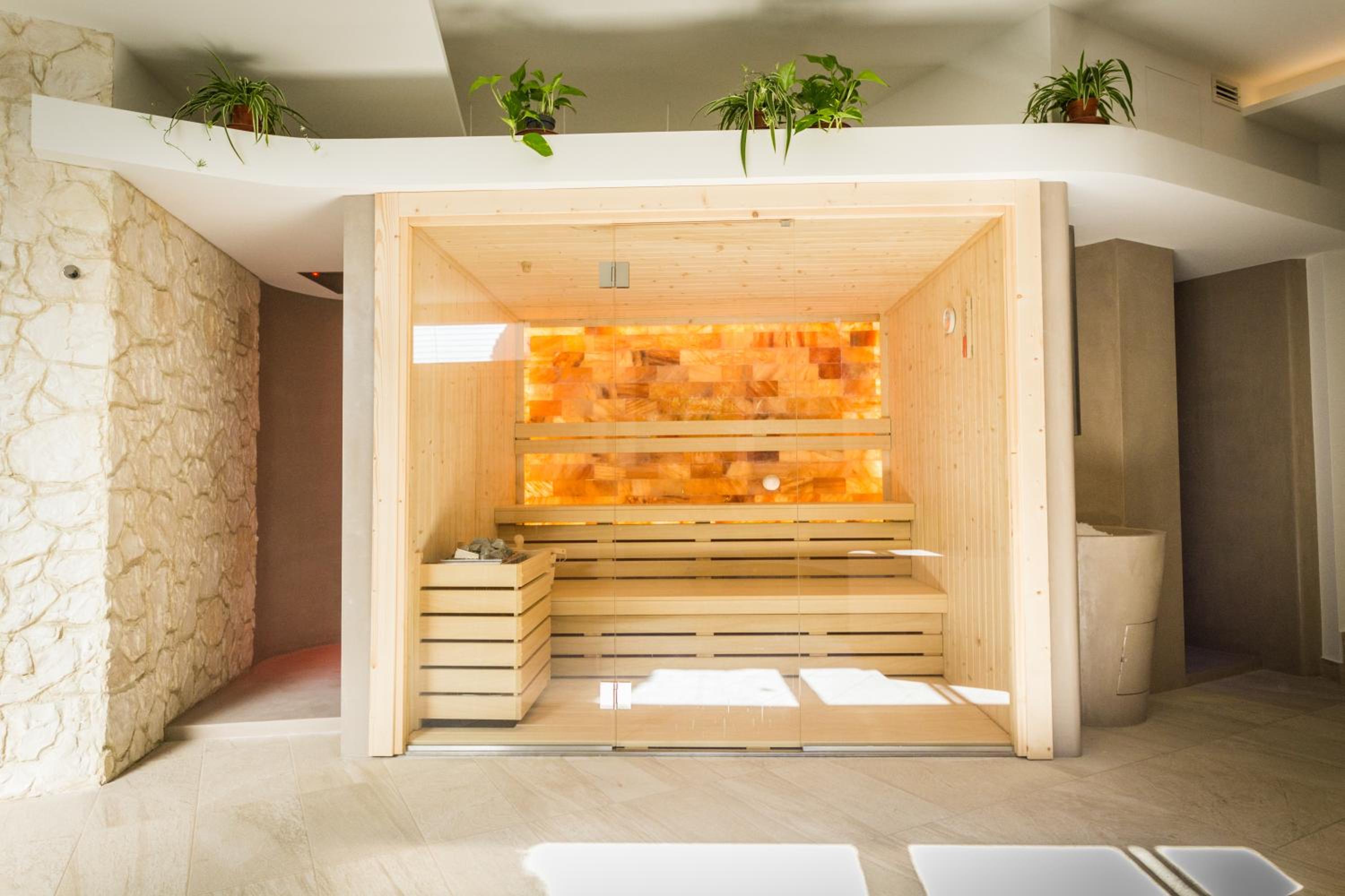 Double or Twin Room with Spa Access - Photo 6