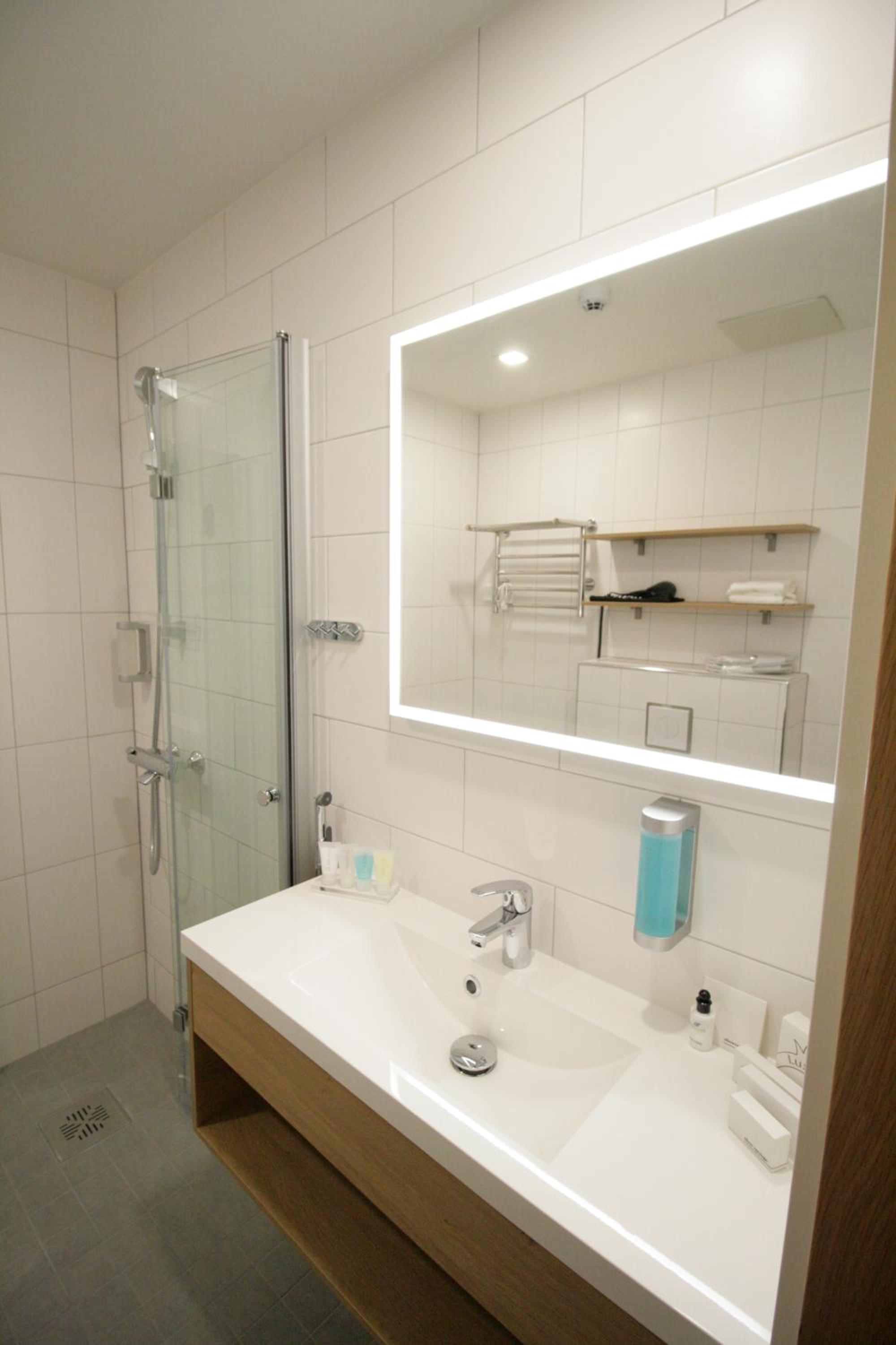 Economy Twin Room - Photo 6