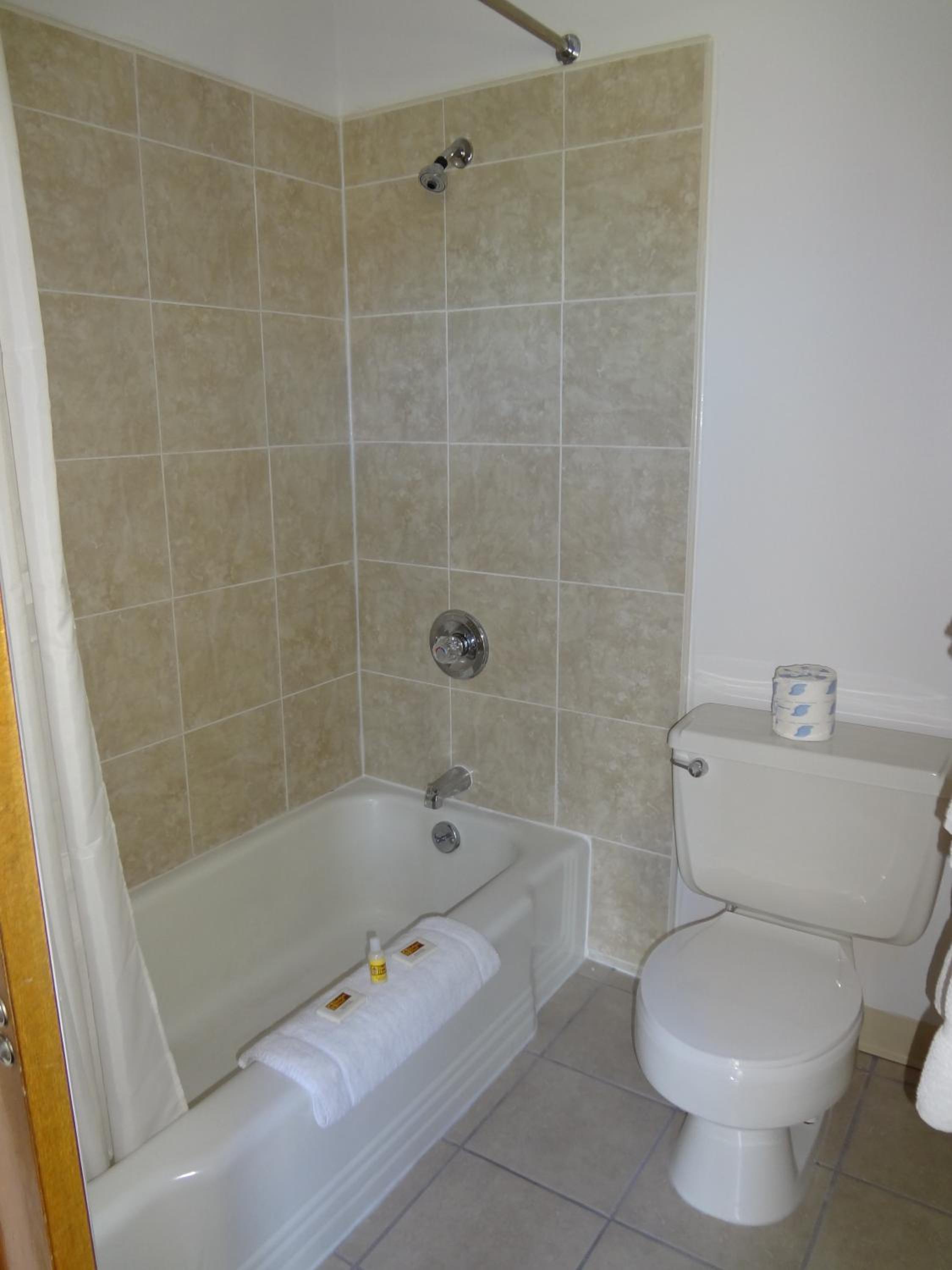 Double Room with Two Double Beds - Photo 8
