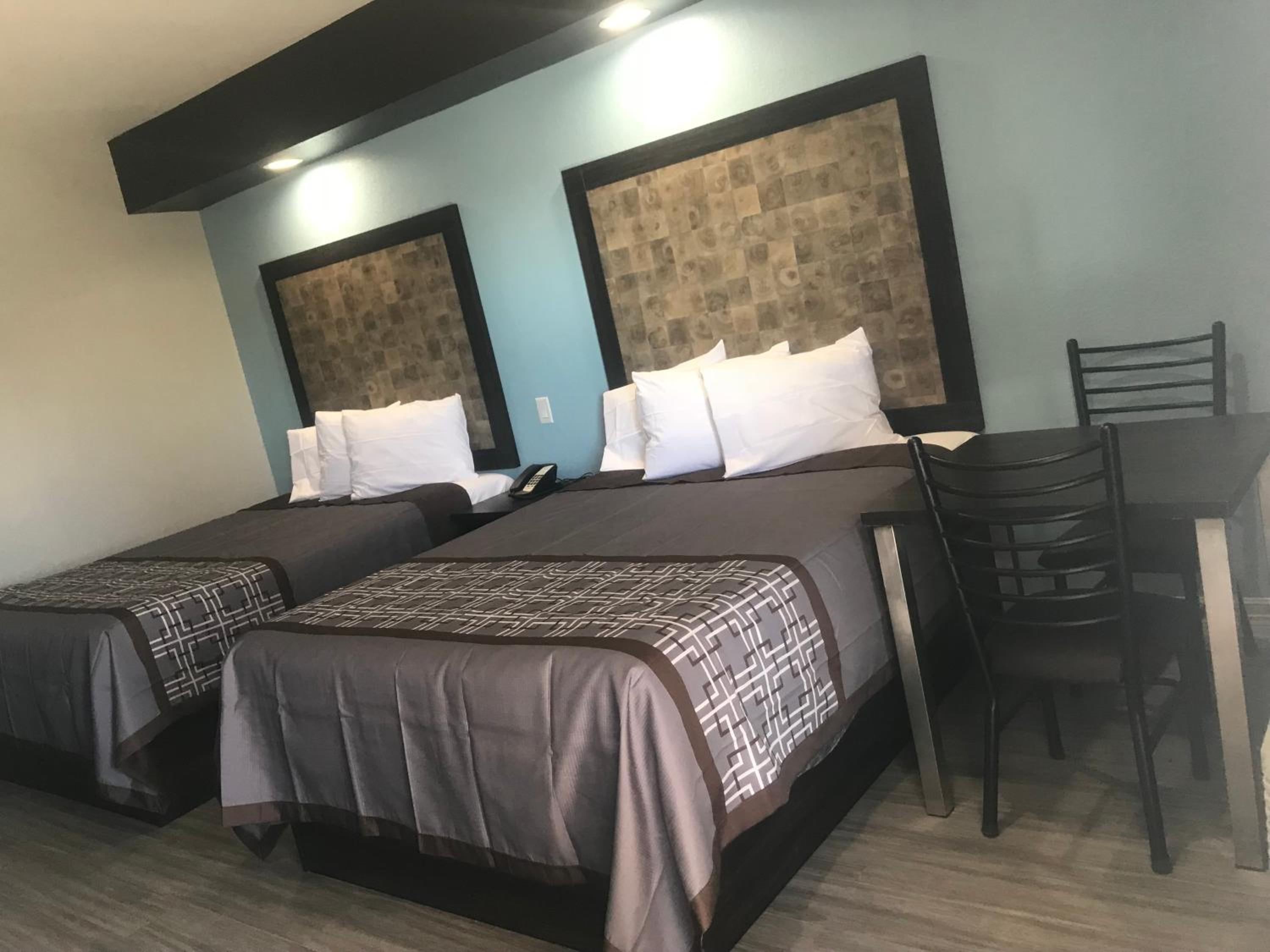 Deluxe Queen Room - Photo 1