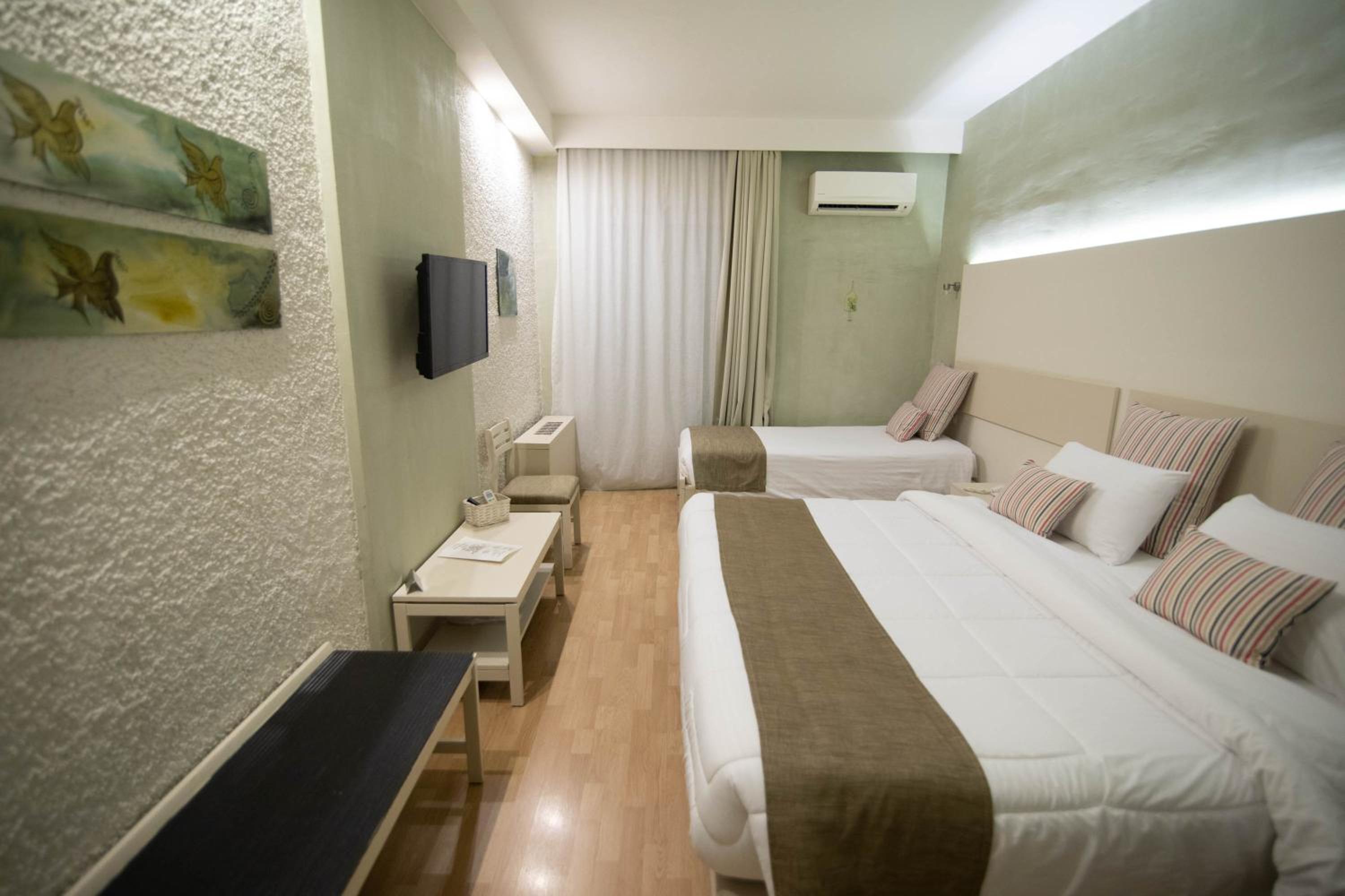 Double or Twin Room with Balcony and Garden View photo 2