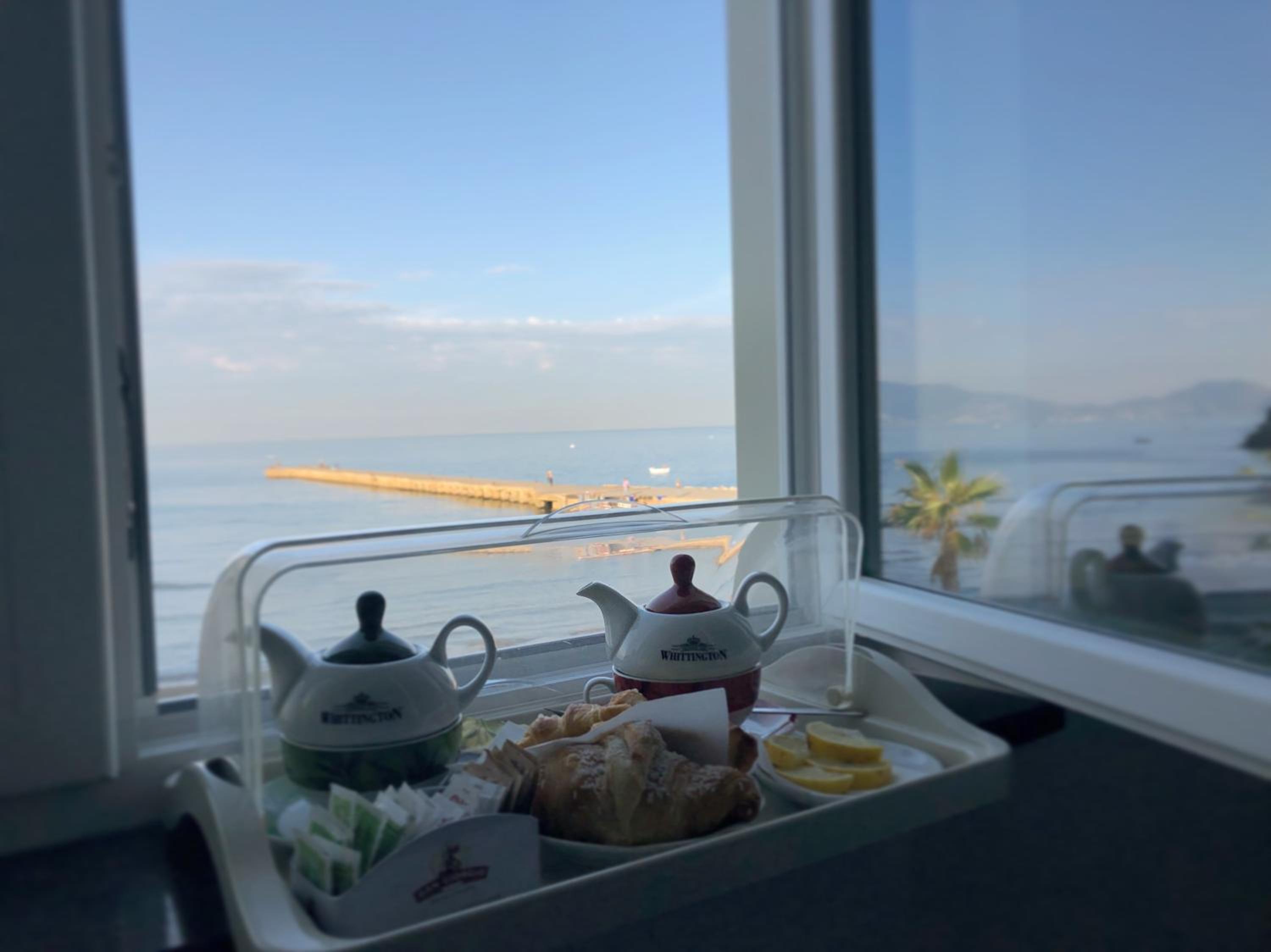 Double Room with Sea View - Photo 7