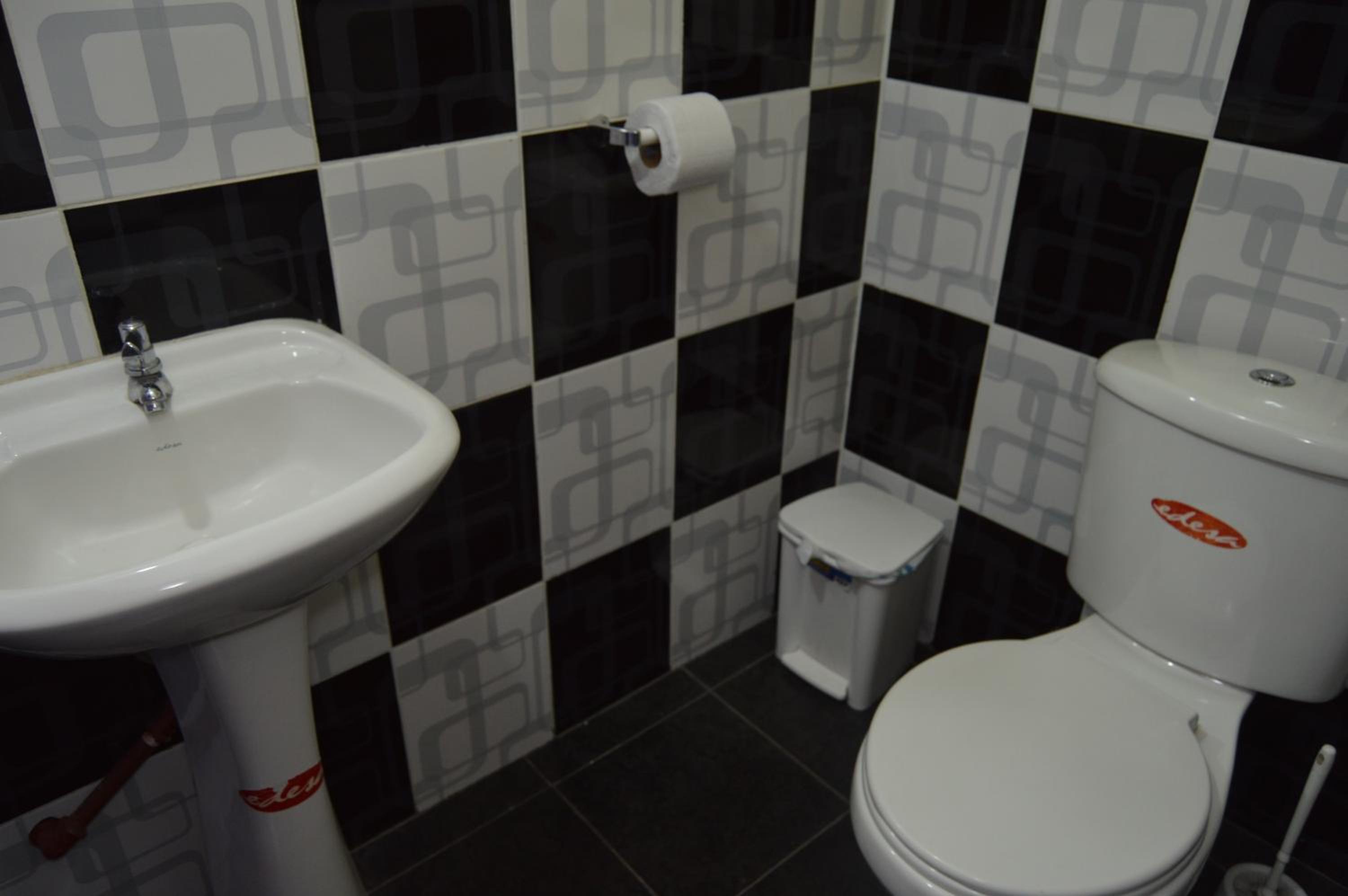 Twin Room with Private Bathroom photo 2