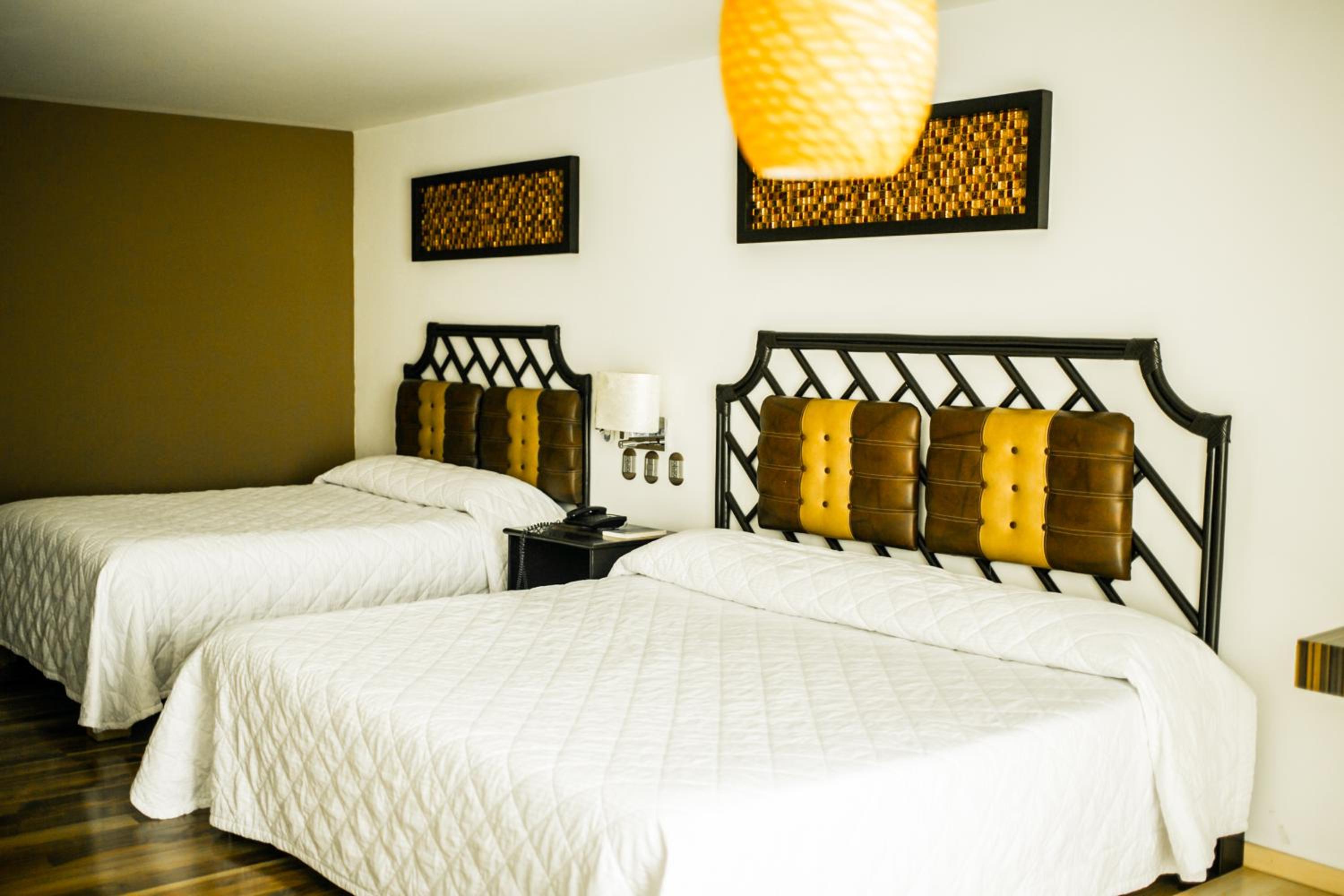 Twin Room - Photo 3