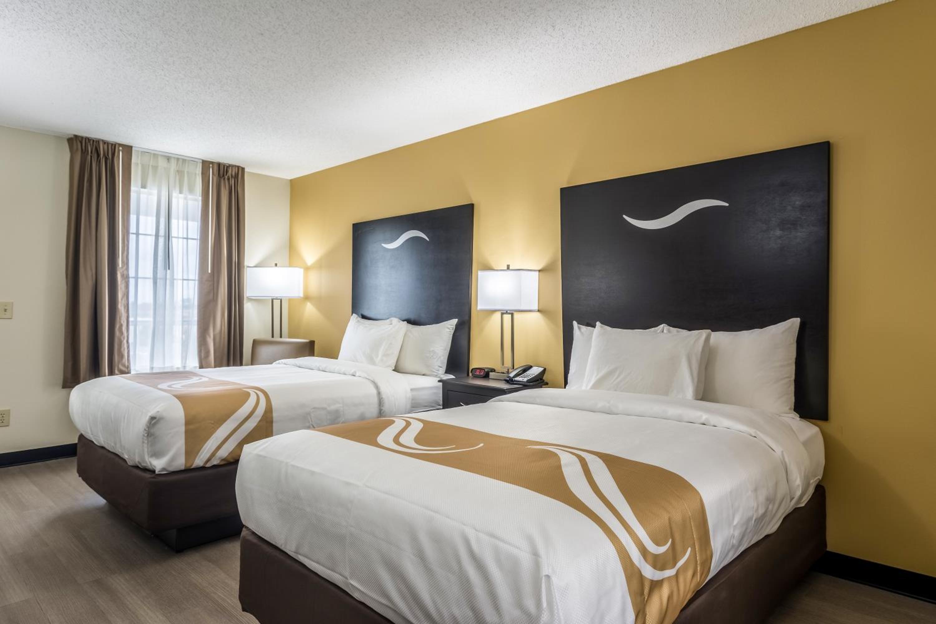 Double Room with Two Double Beds - Non-Smoking - Photo 4