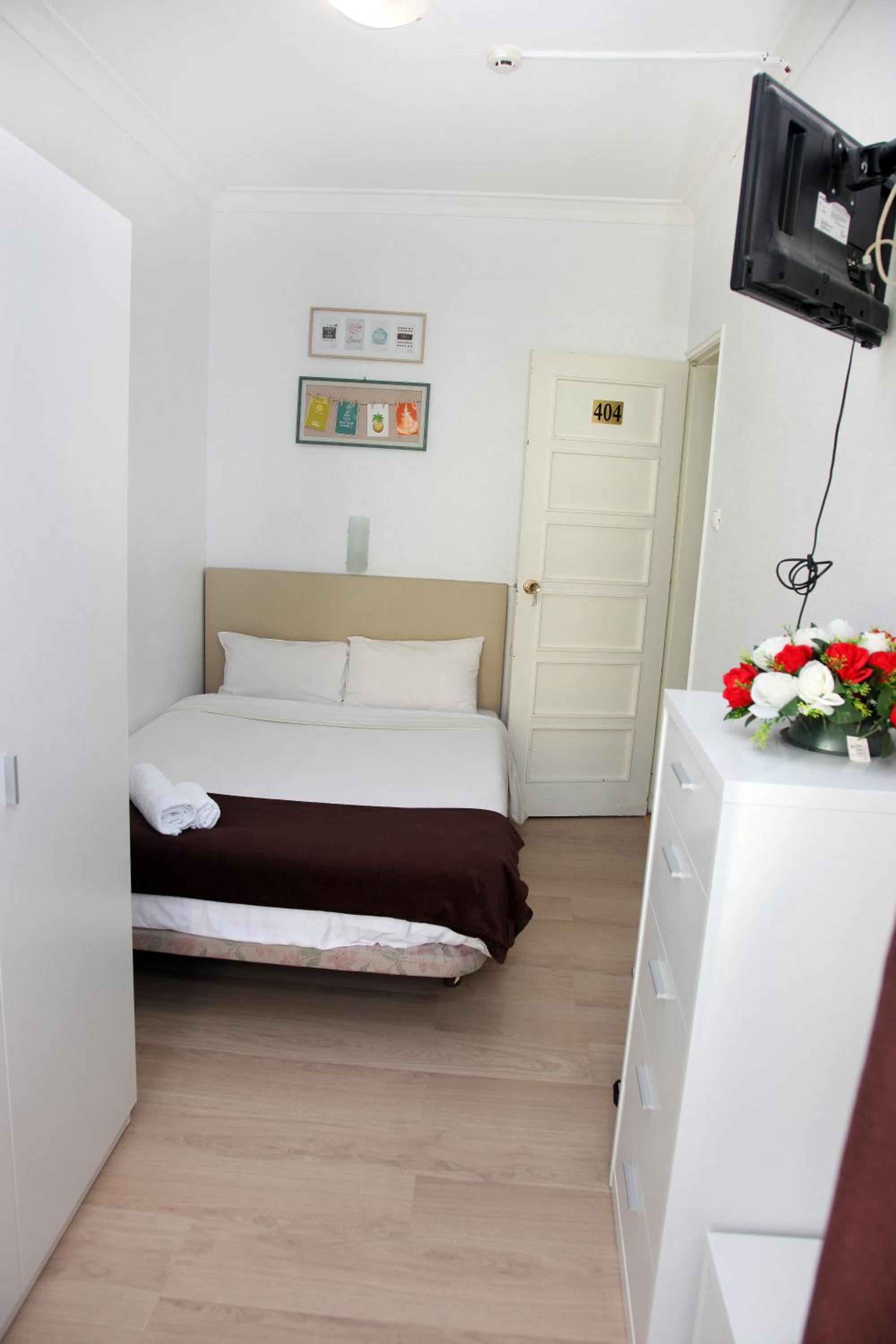 Double Room with Shared Bathroom photo 1
