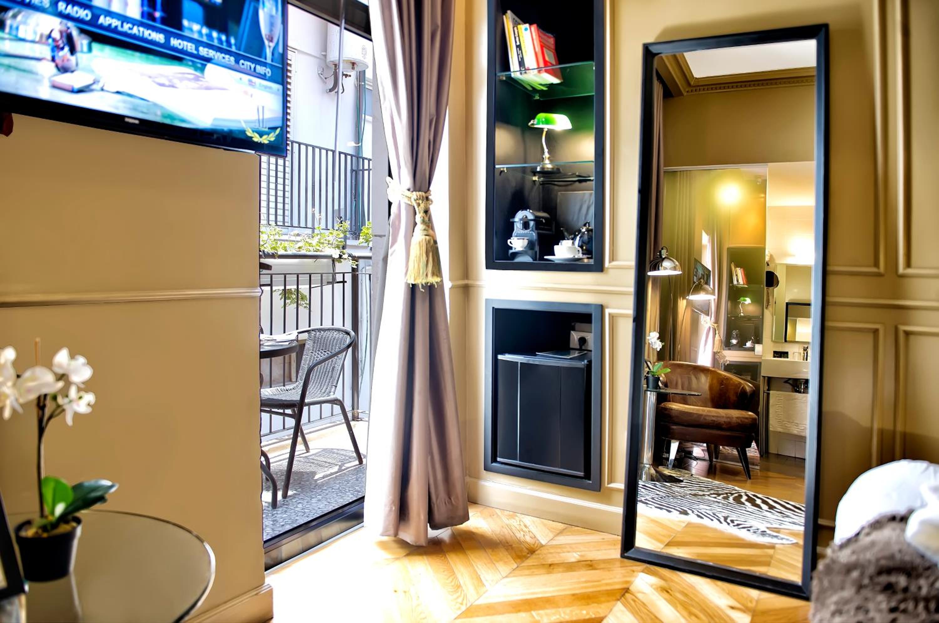 Luxury Room with Balcony photo 2