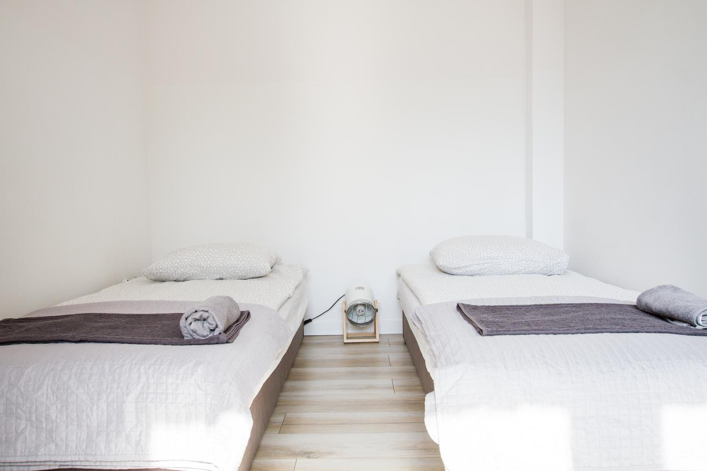 Quadruple Room with Bathroom - Photo 7