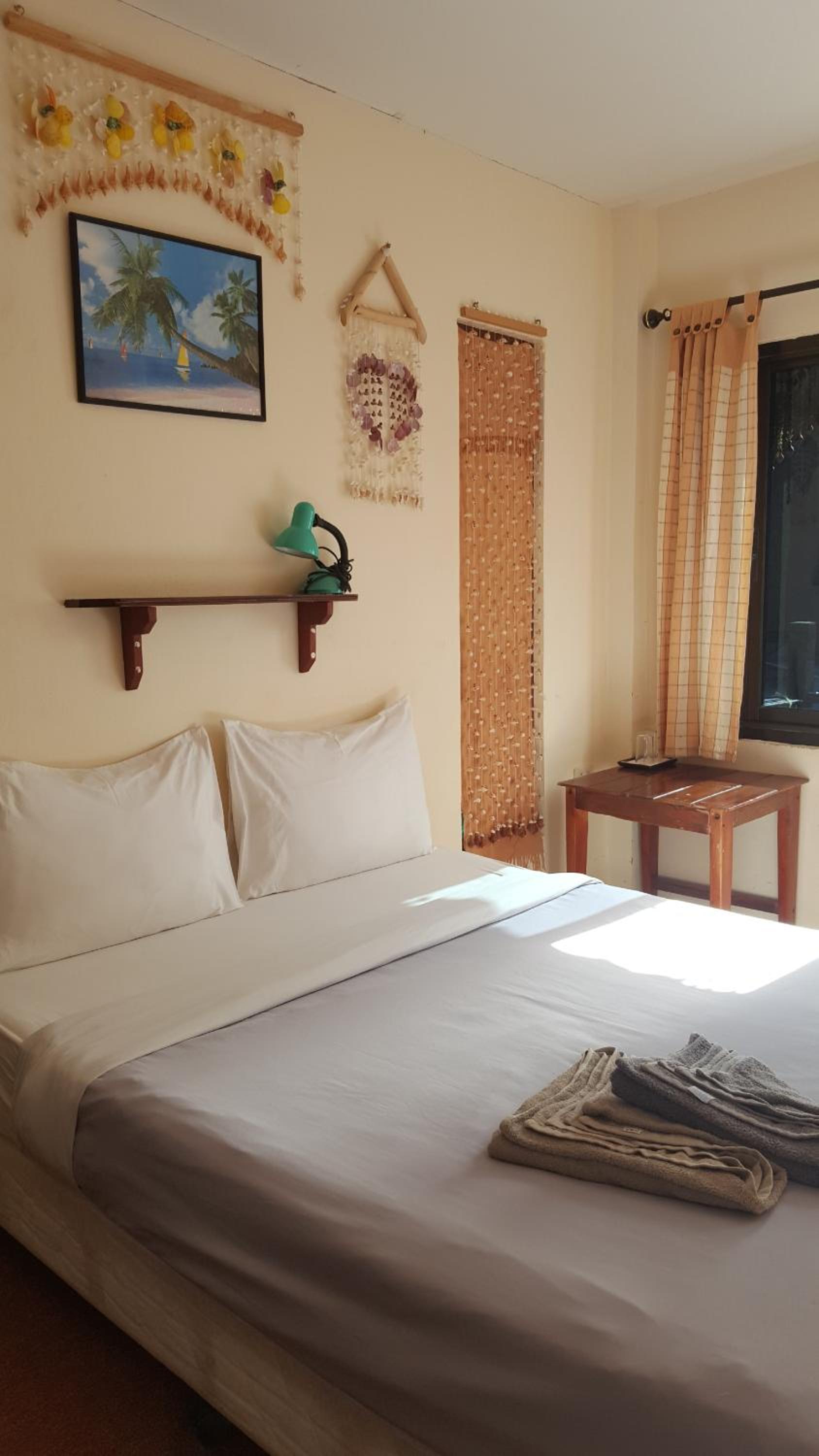 Standard Double Room with Private Bathroom - Photo 9