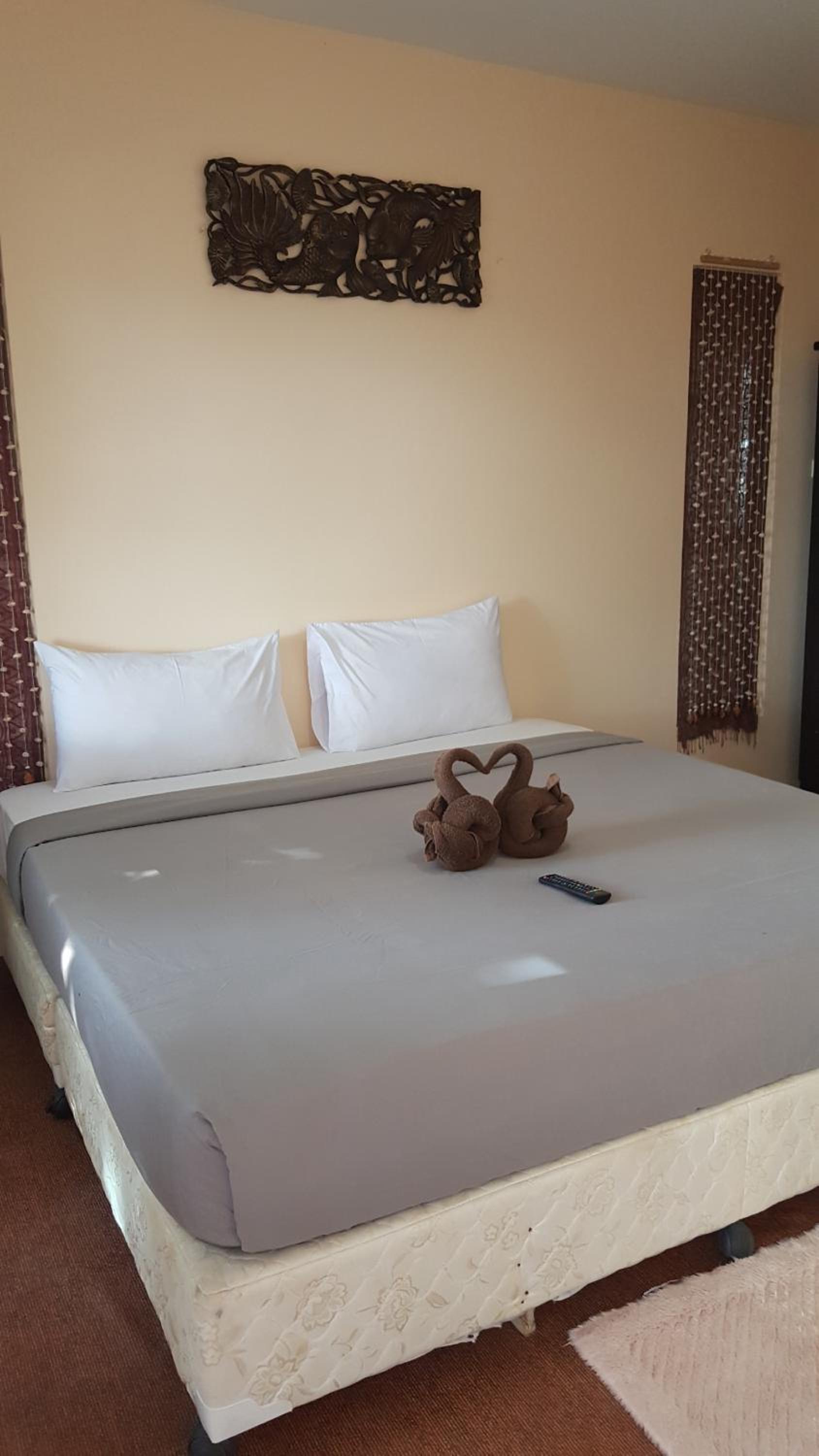 Standard Double Room with Private Bathroom - Photo 8