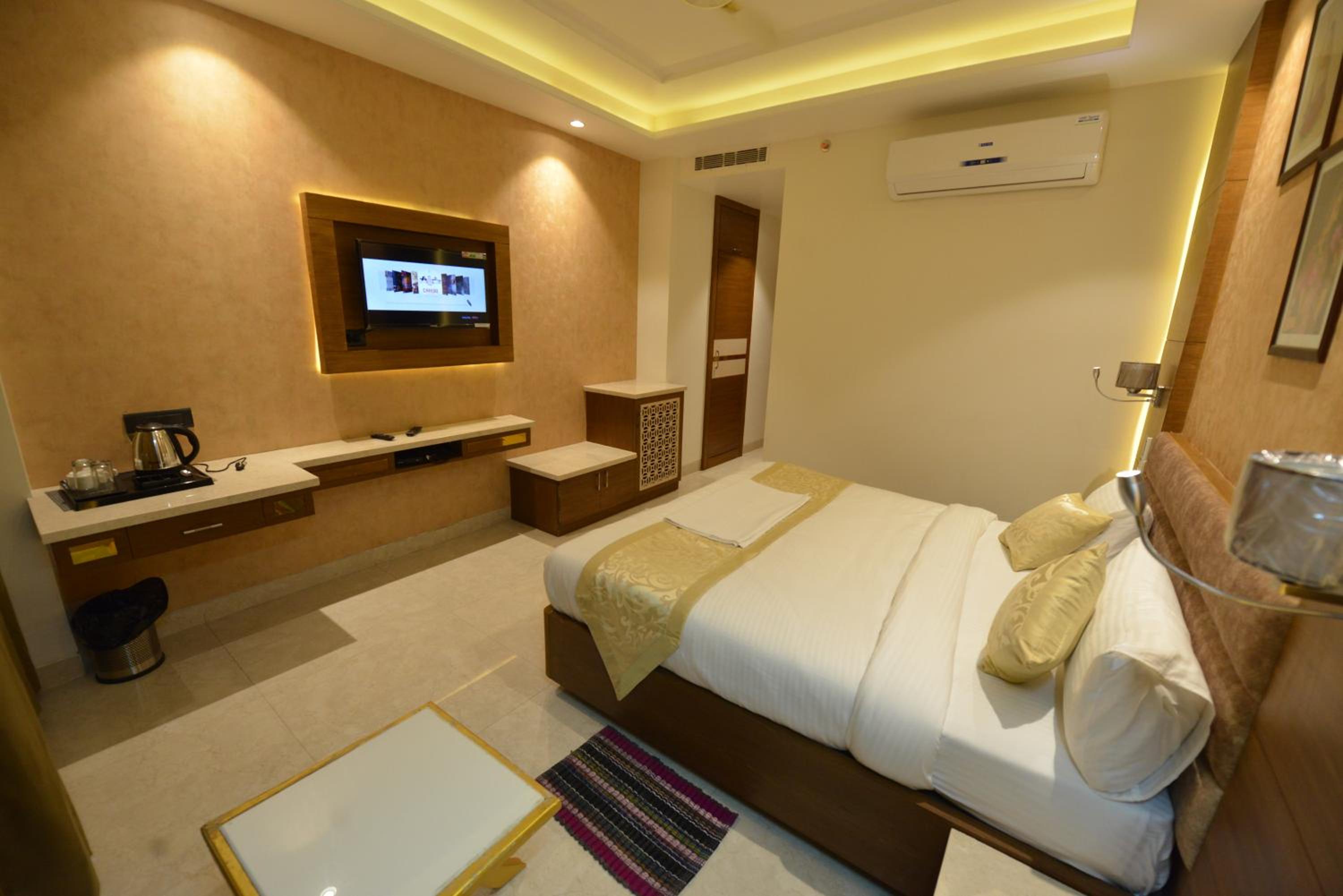 Large Double Room - Photo 1