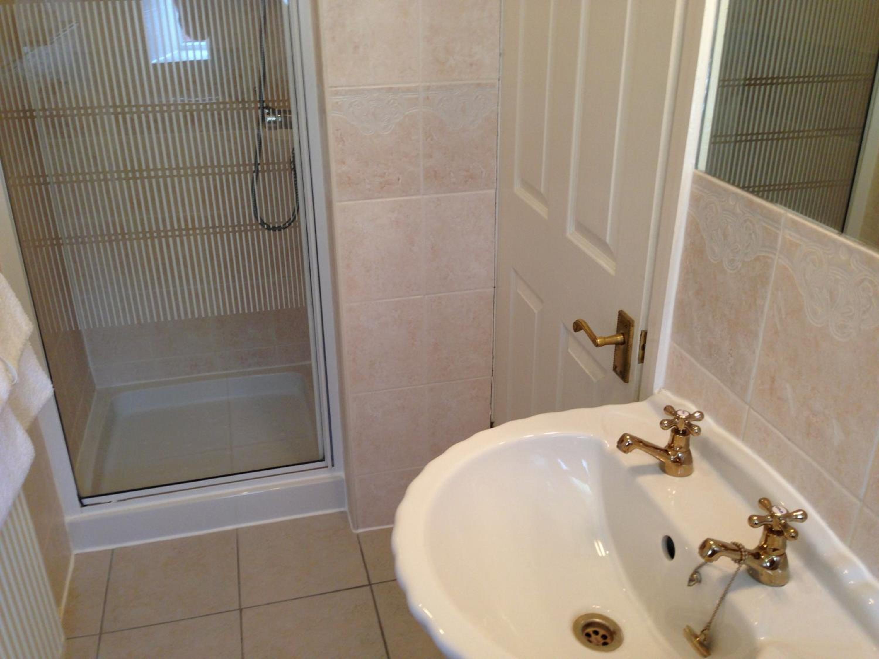 Twin Room - Photo 5